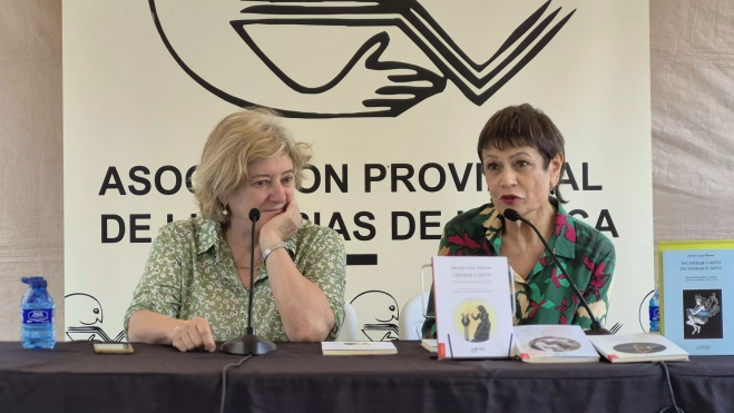 Chulia Ara y Merche Llop. 42ª Feria del Libro de Huesca. Foto Myriam Martínez Chulia Ara y Merche Llop. 42ª Feria del Libro de Huesca. Foto Myriam Martínez