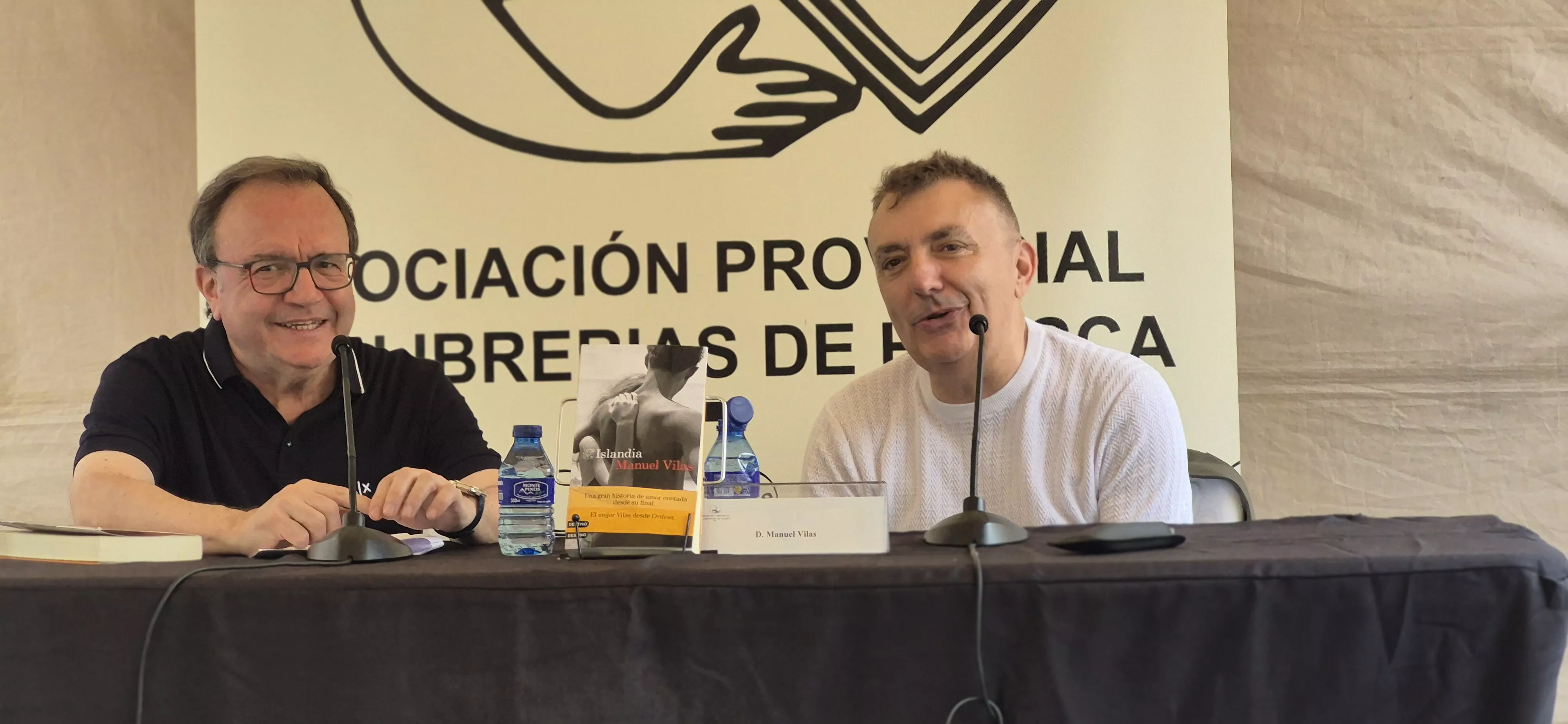 José Domingo Dueñas y Manuel Vilas. 42ª Feria del Libro de Huesca. Foto Myriam Martínez