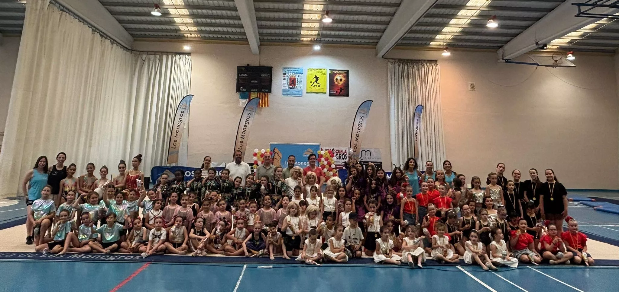 Más de un centenar de gimnastas de la Escuela Comarcal ponen el broche a la temporada