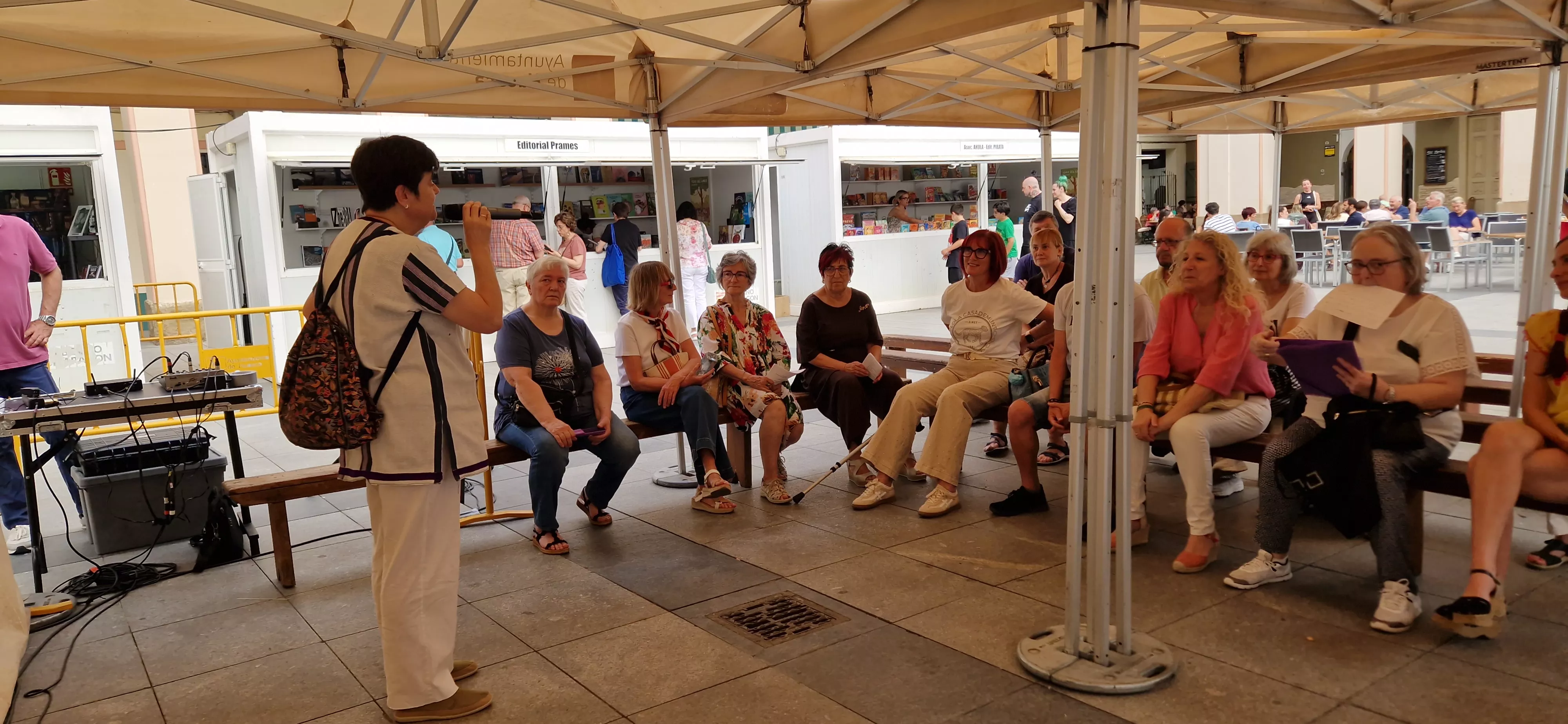 Presentación de podcast «¿Nos cuidamos? en la 42 Feria del Libro de Huesca el lunes 1 de junio. Foto Myriam Martínez