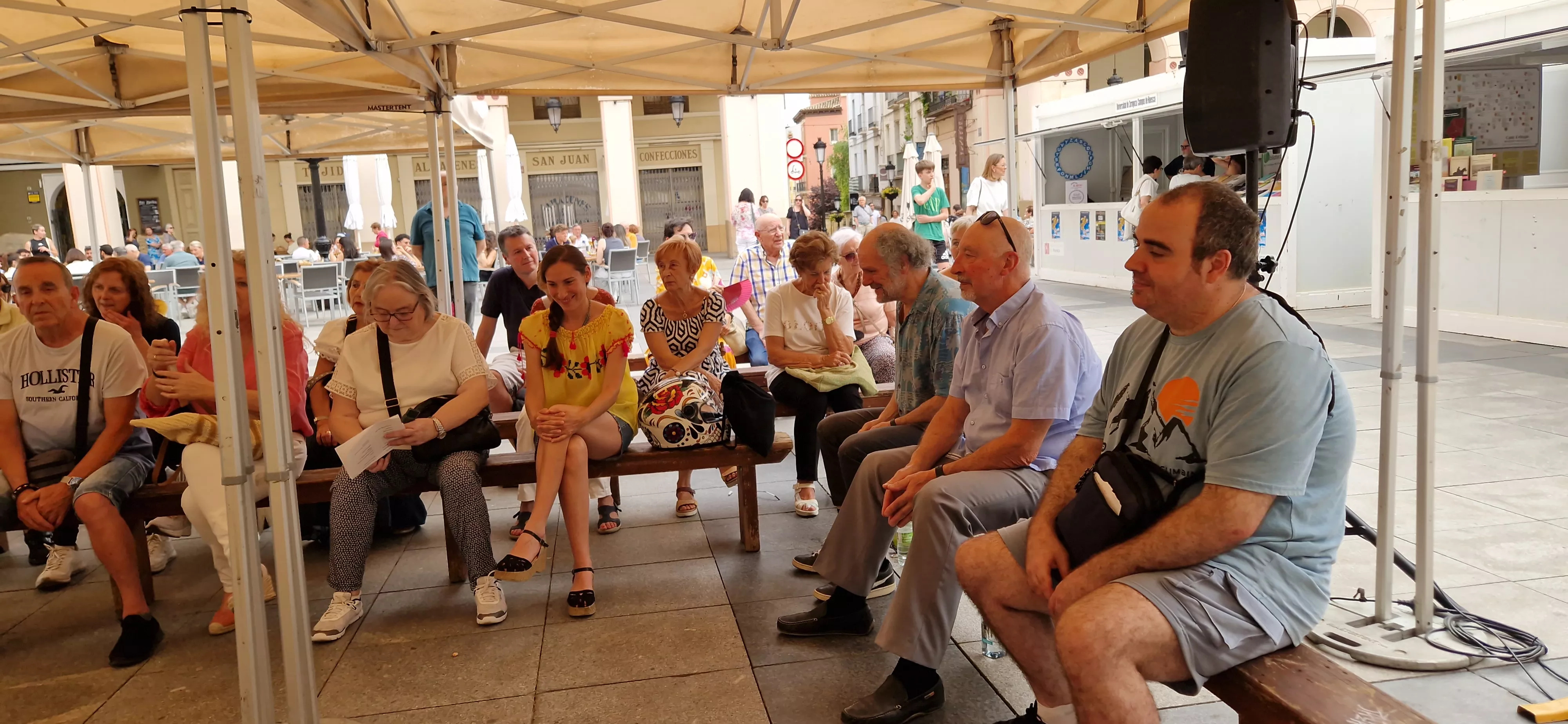 Presentación de podcast «¿Nos cuidamos? en la 42 Feria del Libro de Huesca el lunes 1 de junio. Foto Myriam Martínez
