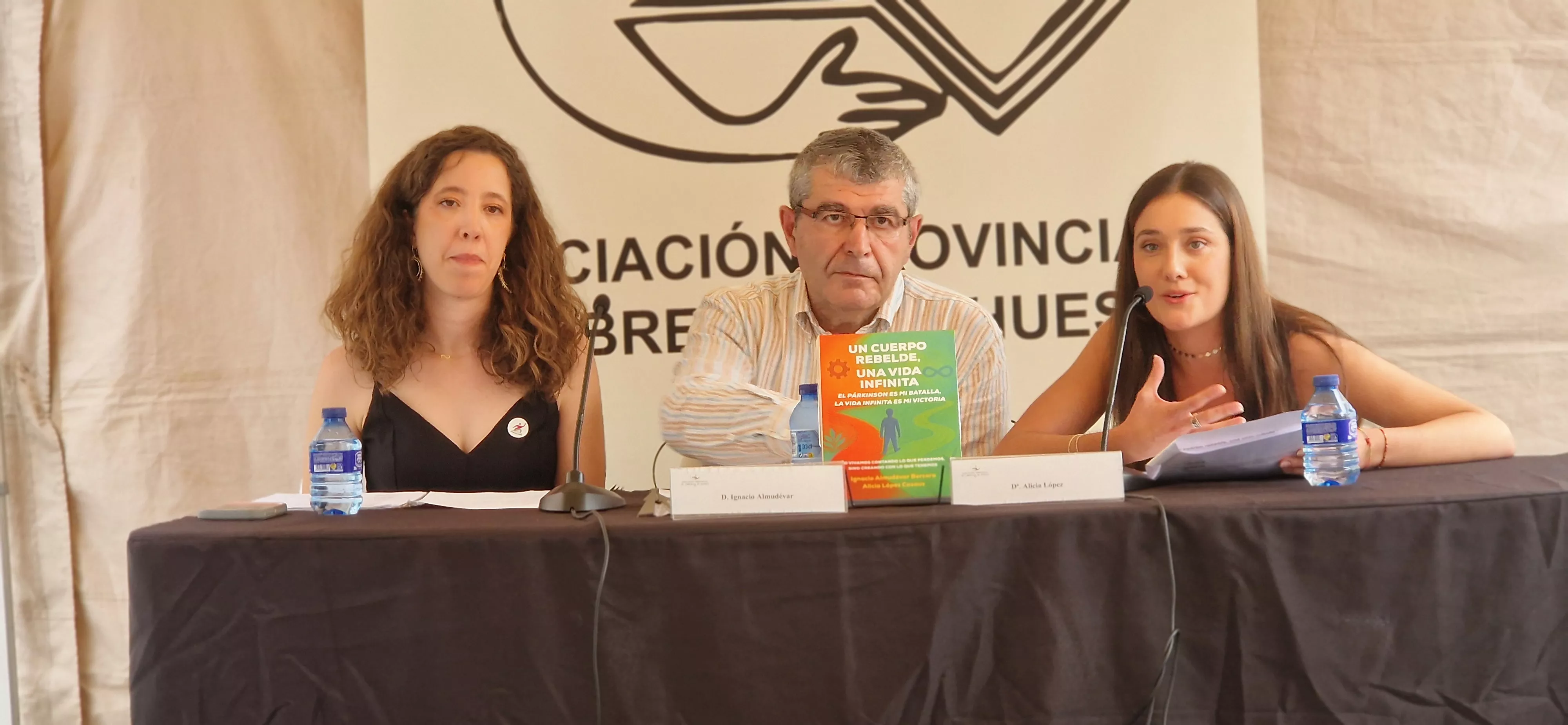 Alicia López, Ignacio Almudévar y Marta Navarro. 42 Feria del Libro de Huesca el lunes 1 de junio. Foto Myriam Martínez
