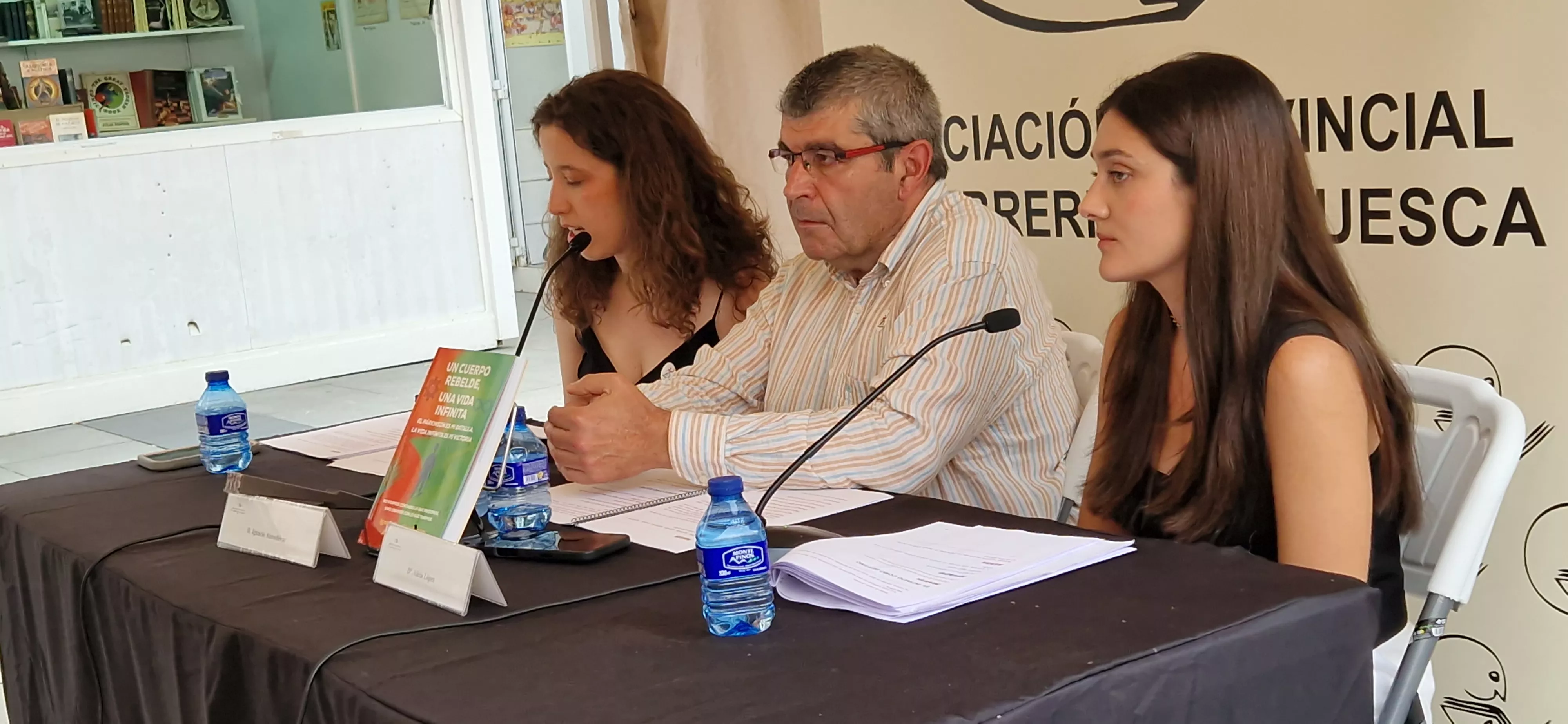 Alicia López, Ignacio Almudévar y Marta Navarro. 42 Feria del Libro de Huesca el lunes 1 de junio. Foto Myriam Martínez