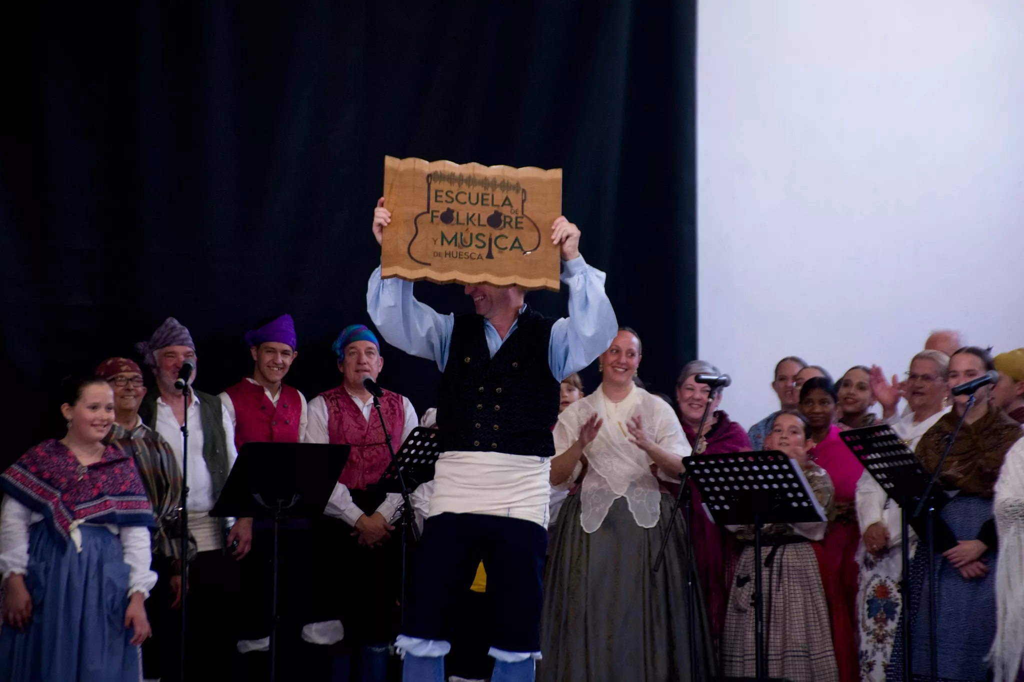 Festival de fin de curso de la Escuela de Folklore y Música de Huesca en Chimillas. Foto David Claveria