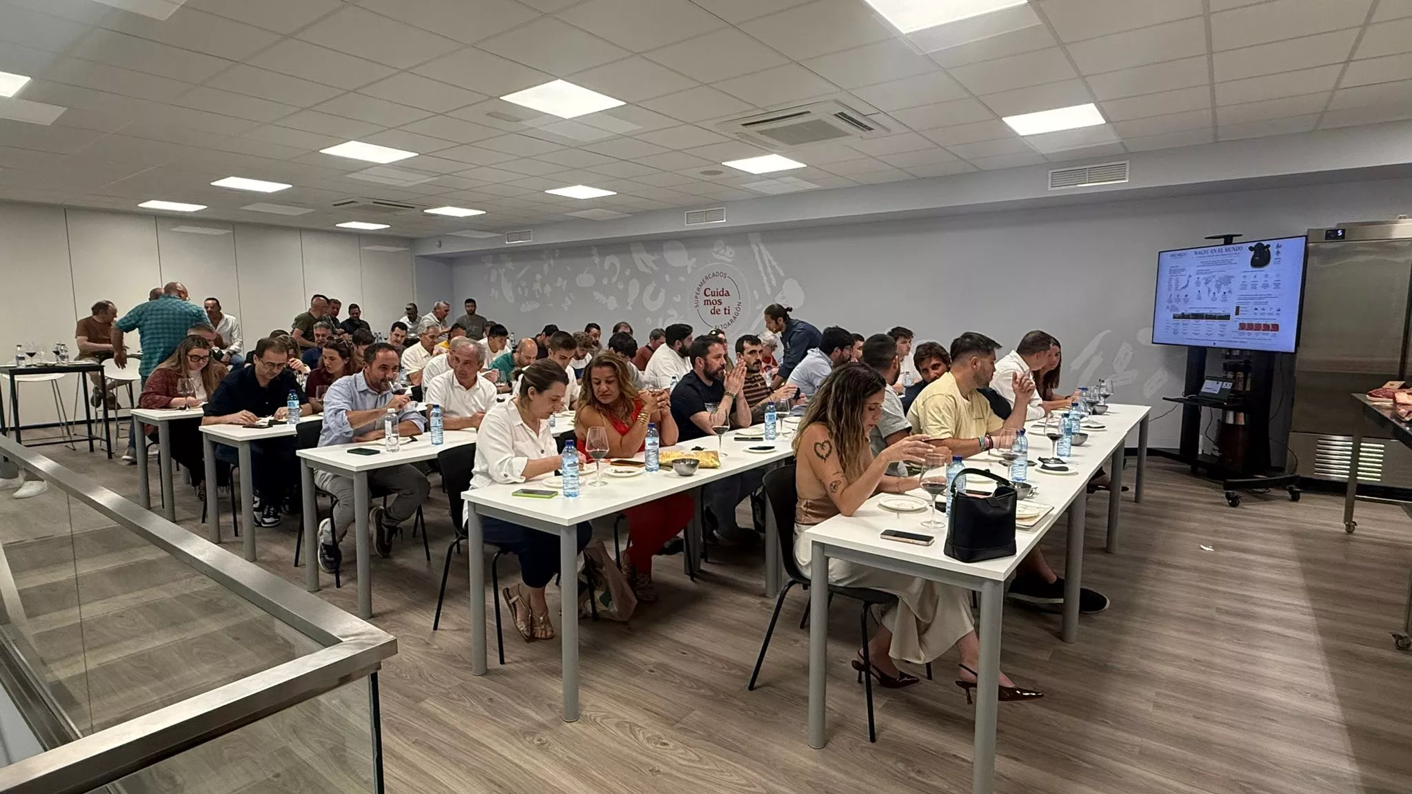 Jornada sobre vacuno y vinos en el Cash & Carry Altoaragón