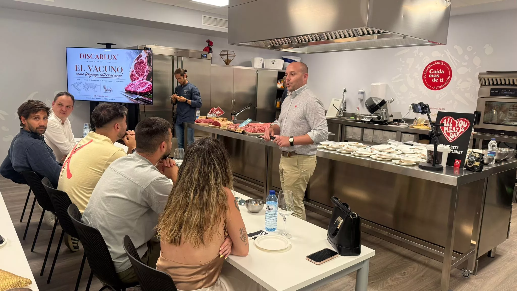 Jornada sobre vacuno y vinos en el Cash & Carry Altoaragón
