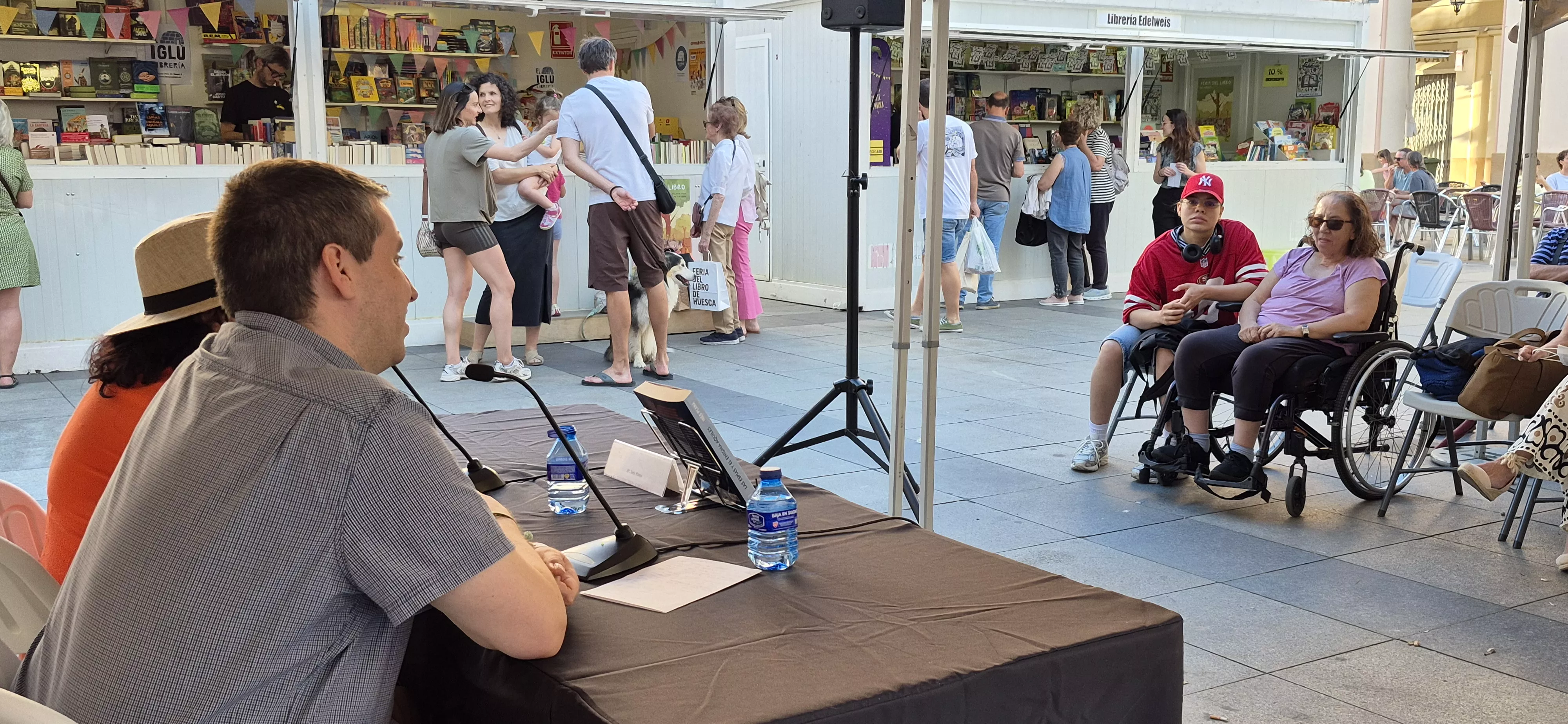 Jorge Piedrafita e Inés Plana. 42 Feria del libro el martes 2 de junio. Foto Myriam Martínez