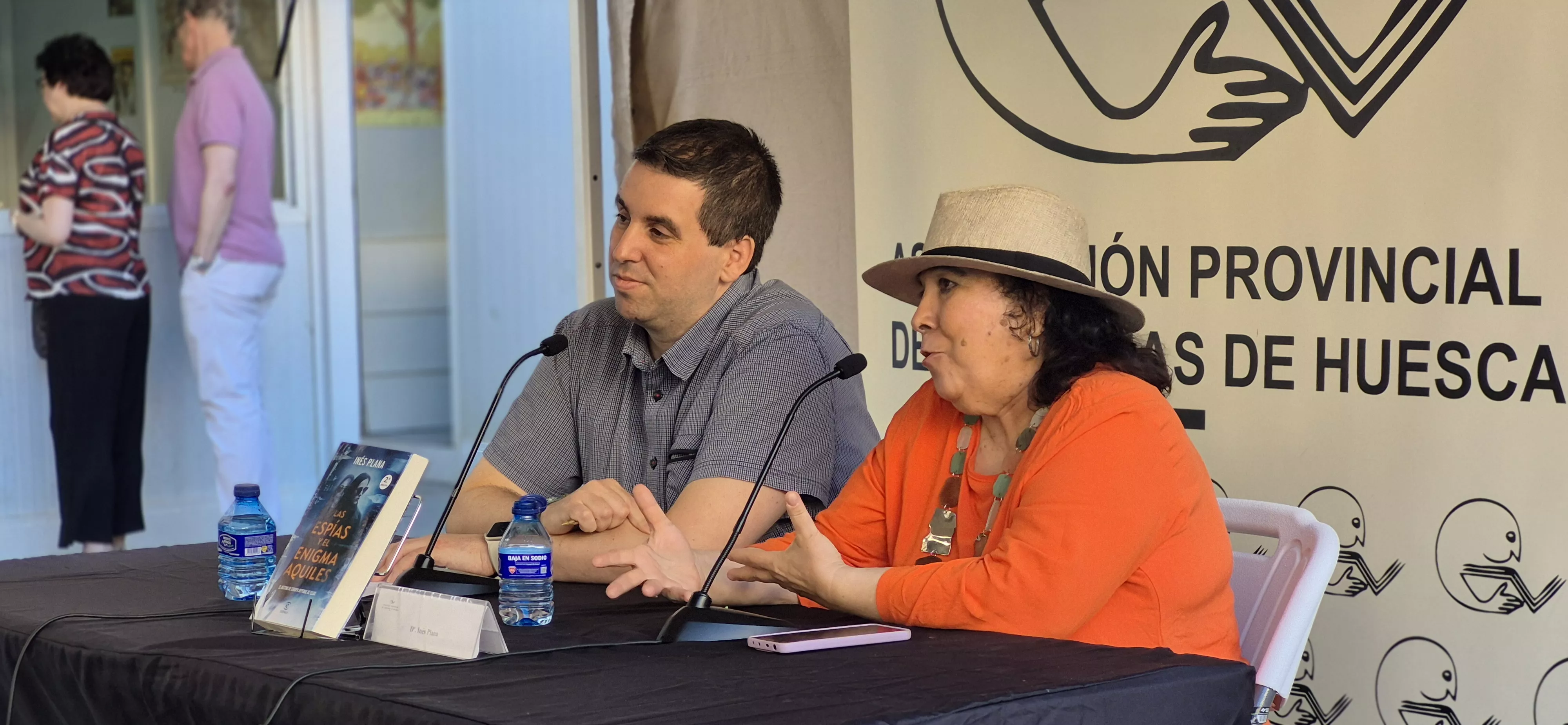 Jorge Piedrafita e Inés Plana. 42 Feria del libro el martes 2 de junio. Foto Myriam Martínez