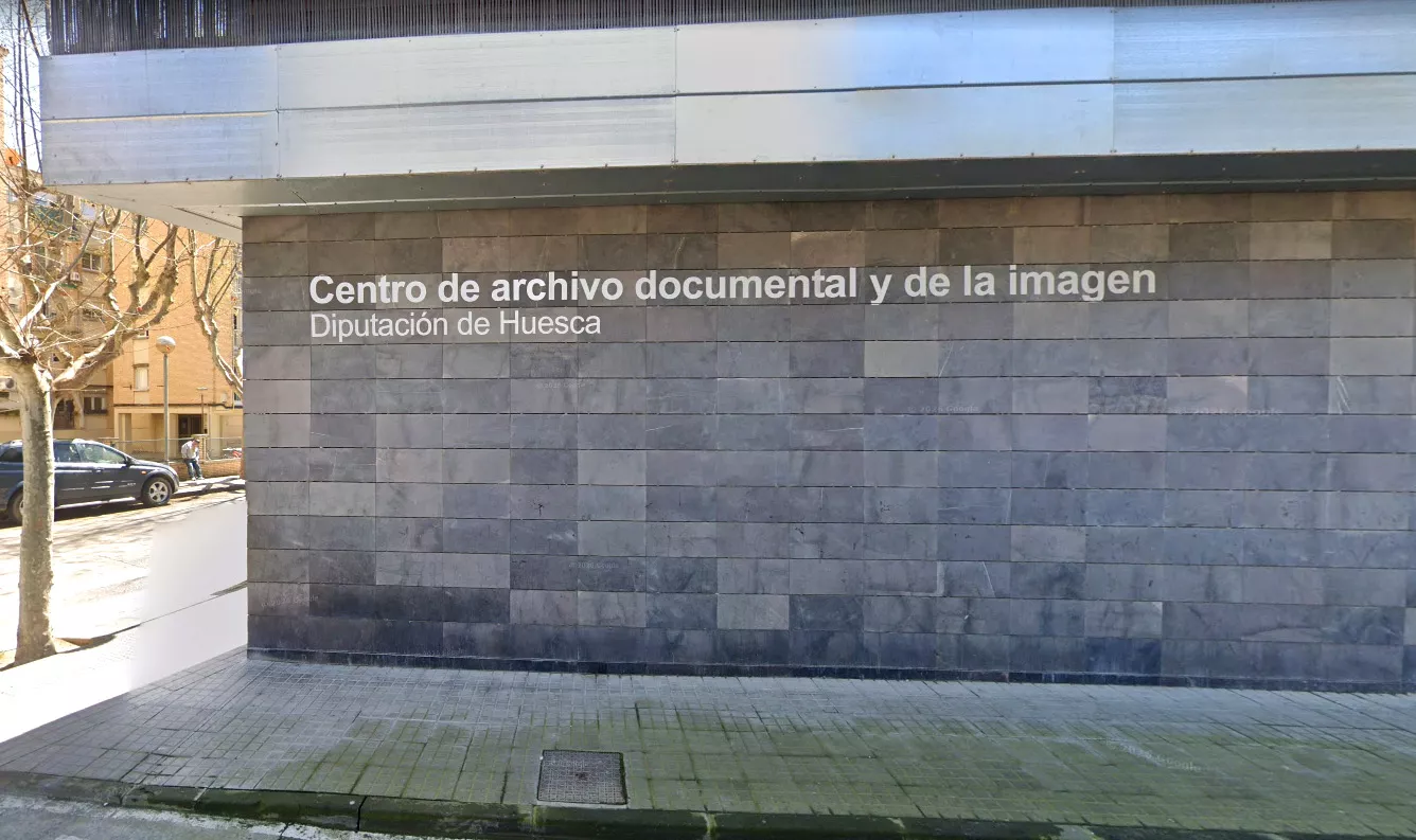 Visita guiada al archivo y la fototeca de Huesca.