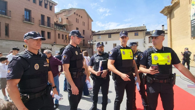 Algunos de los agentes reconocidos durante el acto. Foto Mercedes Manterola