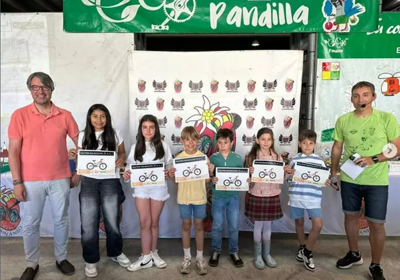 Premiados en el concurso escolar.