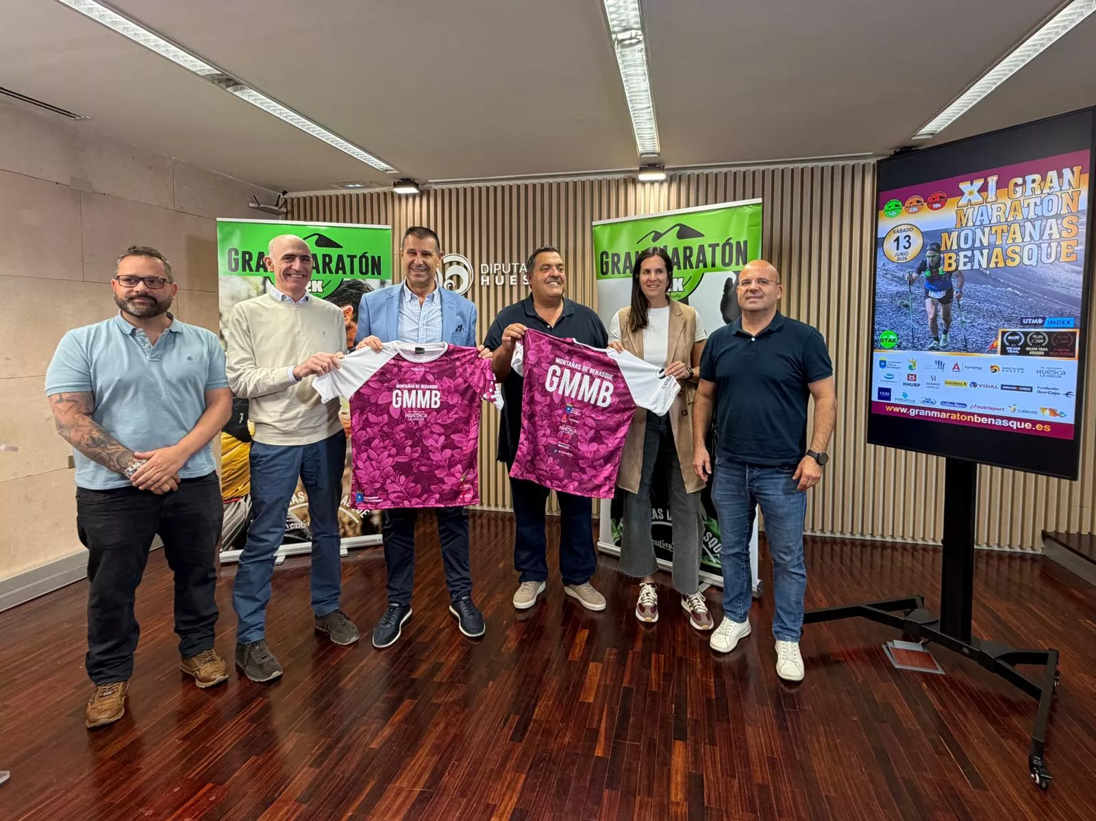 Responsables de la organización e instituciones en la presentacion del Gran Maratón Montañas de Benasque