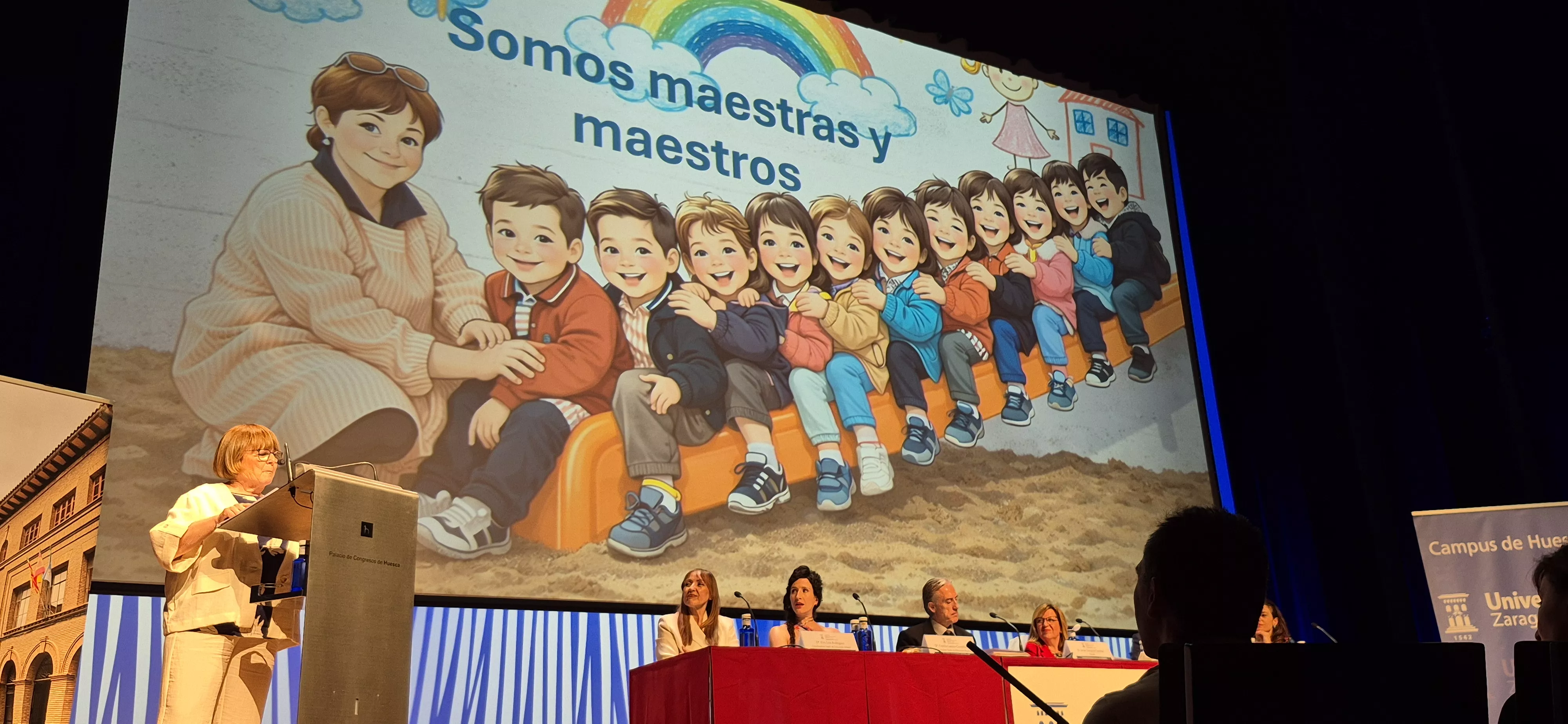 Asun Porta. Graduación de más de 230 maestras y maestros en el Campus de Huesca. Foto Myriam Martínez