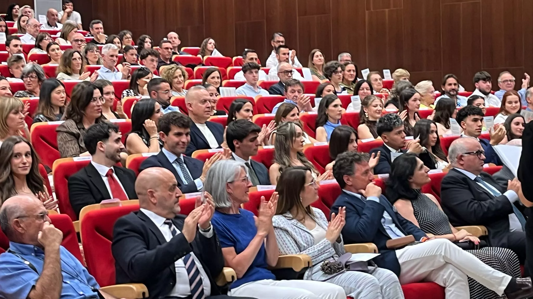 Entrega de bandas de graduación de la Facultad de Empresa y Gestión Pública. Foto Mercedes Manterola