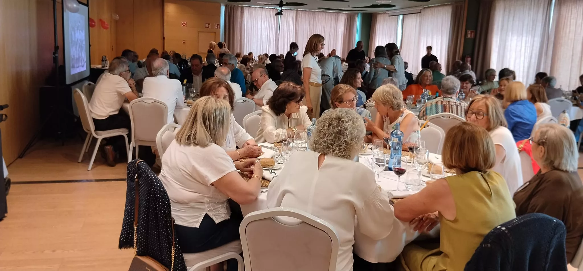 Encuentro de los de 6º de Bachillerato de los cinco institutos de Huesca en el Abba