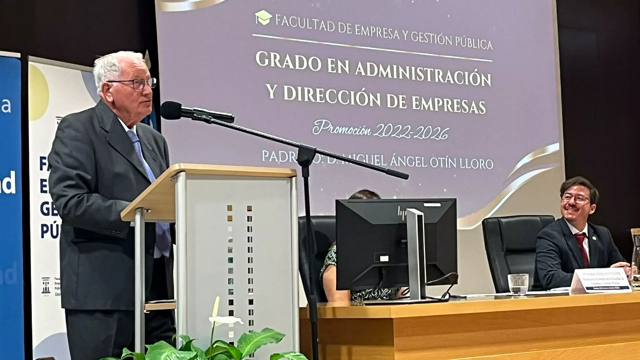 Entrega de bandas de graduación de la Facultad de Empresa y Gestión Pública. Foto Mercedes Manterola