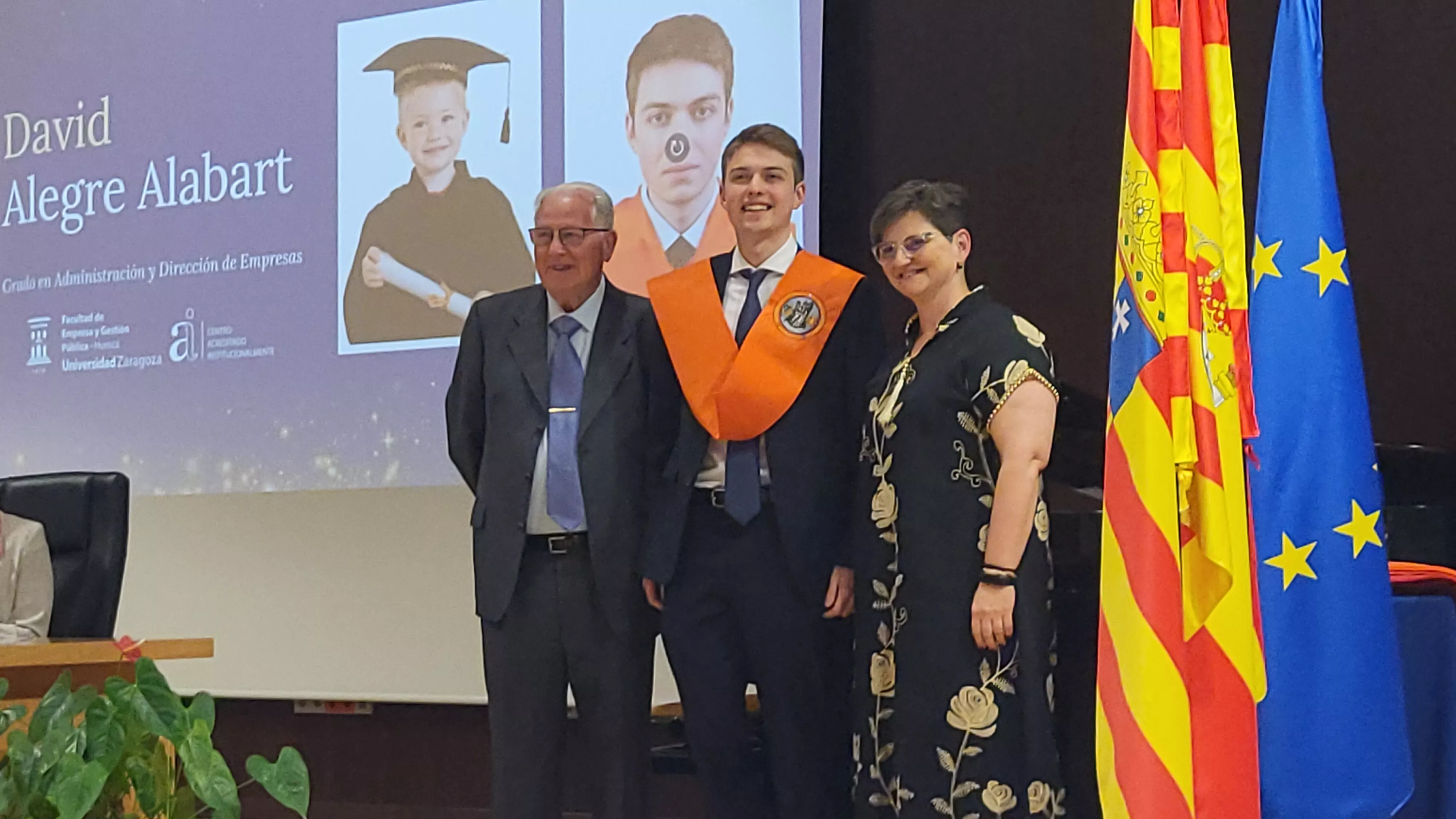 Entrega de bandas de graduación de la Facultad de Empresa y Gestión Pública. Foto Mercedes Manterola