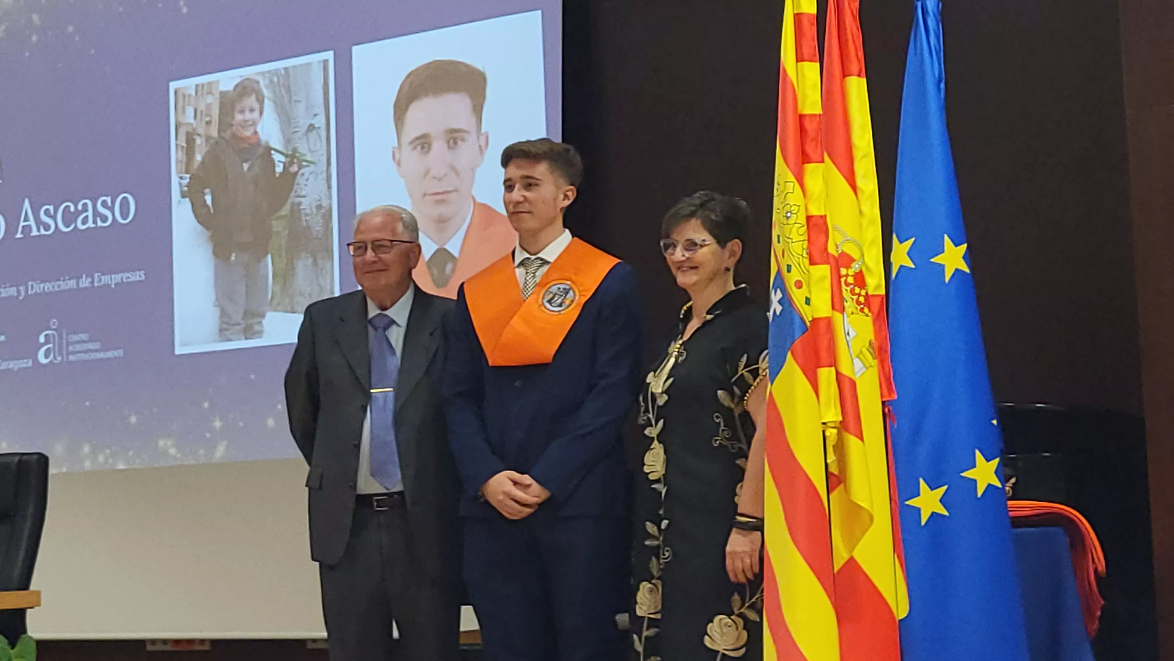 Entrega de bandas de graduación de la Facultad de Empresa y Gestión Pública. Foto Mercedes Manterola