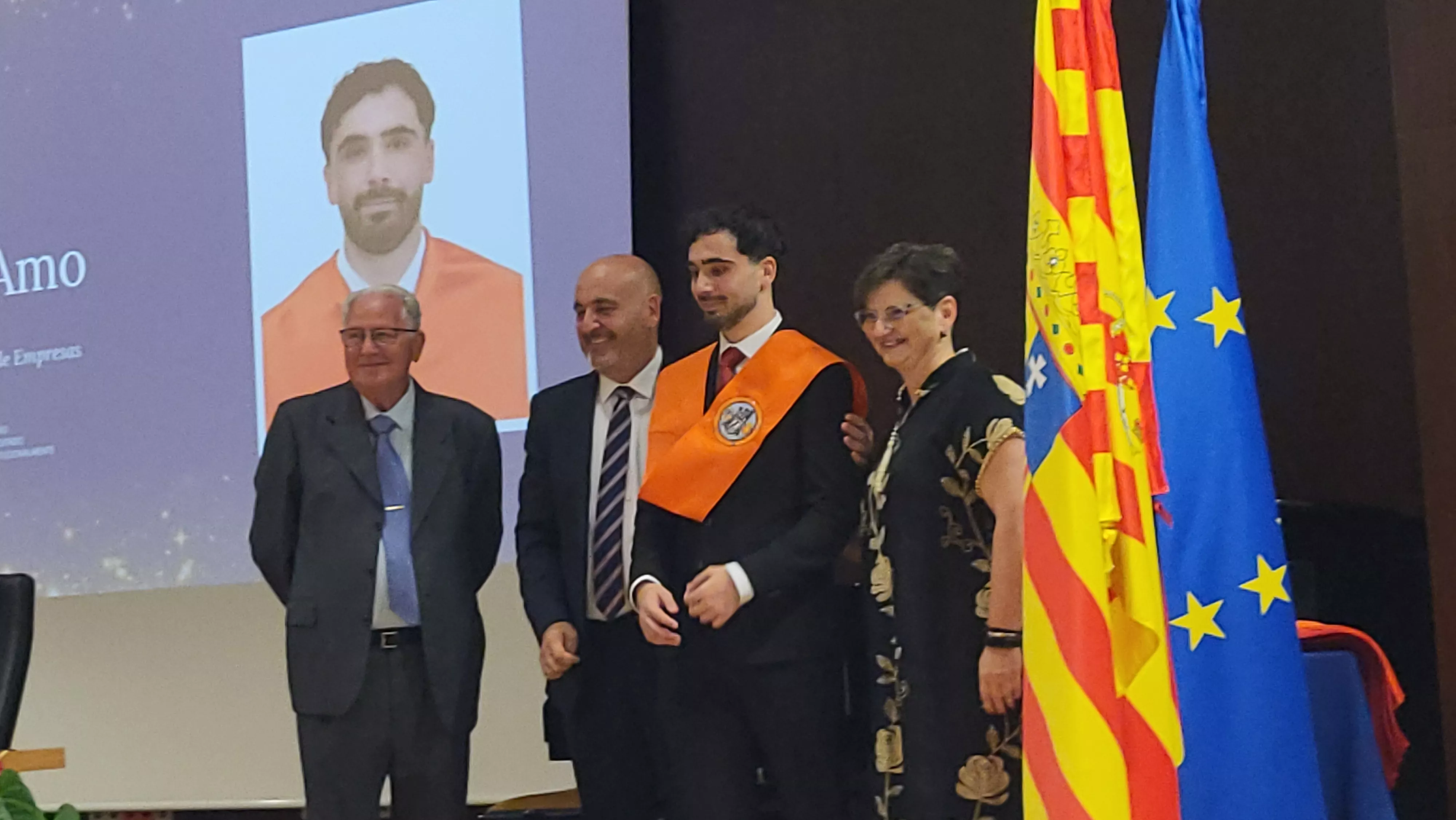 Entrega de bandas de graduación de la Facultad de Empresa y Gestión Pública. Foto Mercedes Manterola