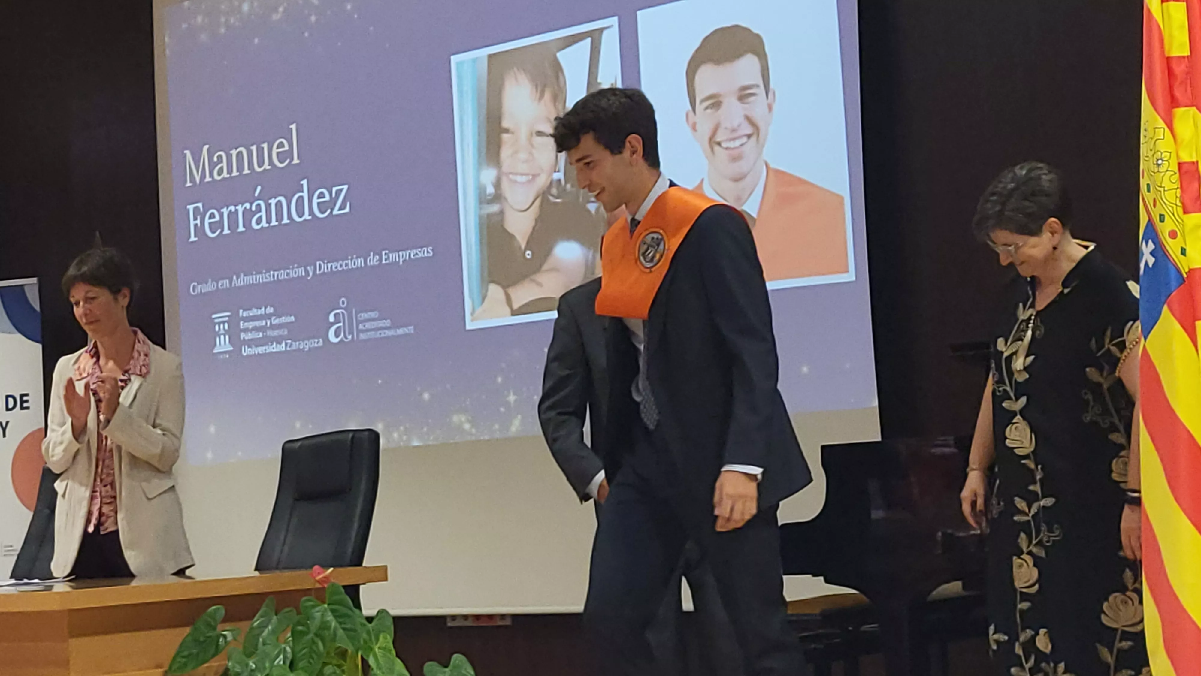 Entrega de bandas de graduación de la Facultad de Empresa y Gestión Pública. Foto Mercedes Manterola