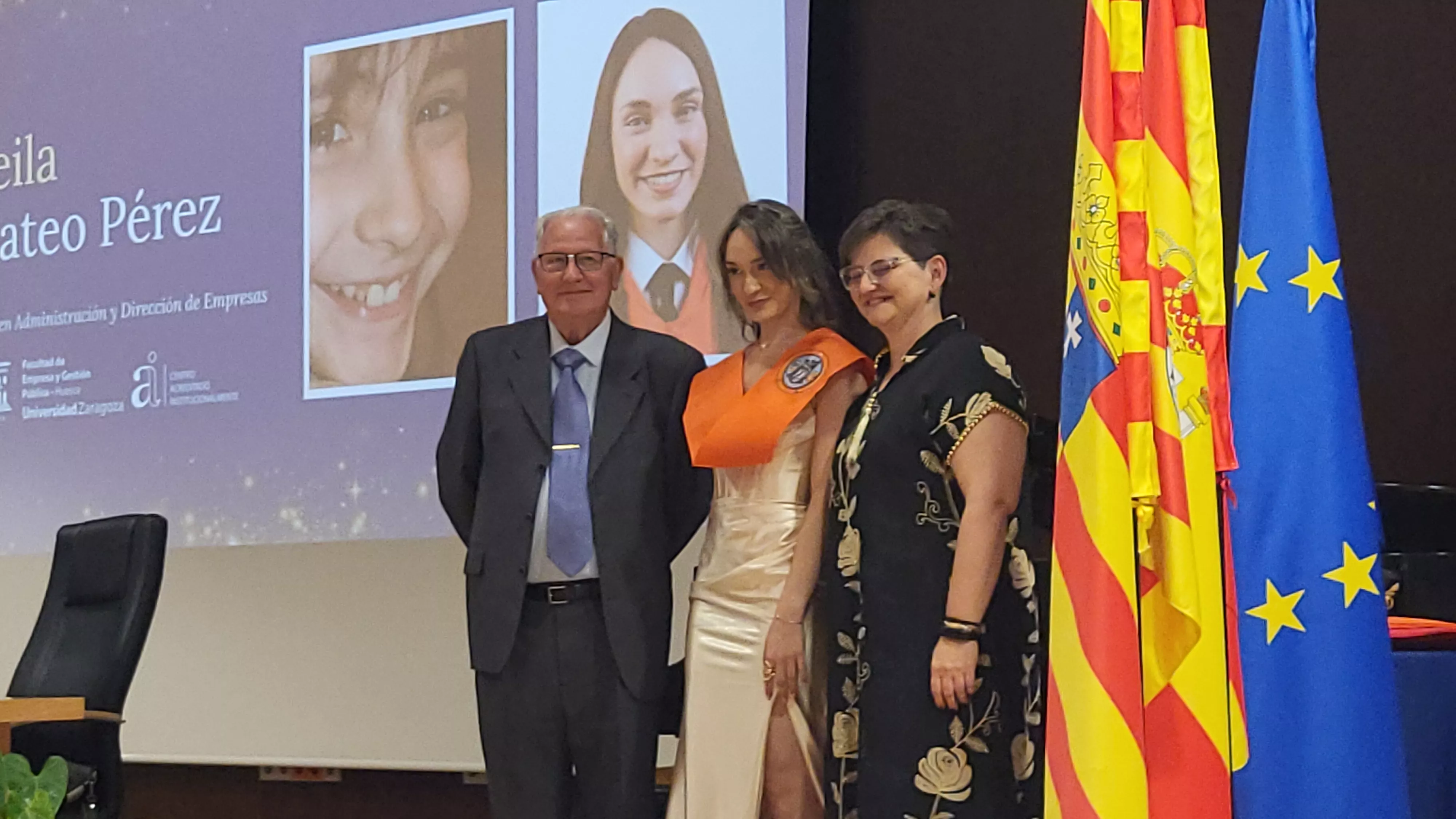 Entrega de bandas de graduación de la Facultad de Empresa y Gestión Pública. Foto Mercedes Manterola