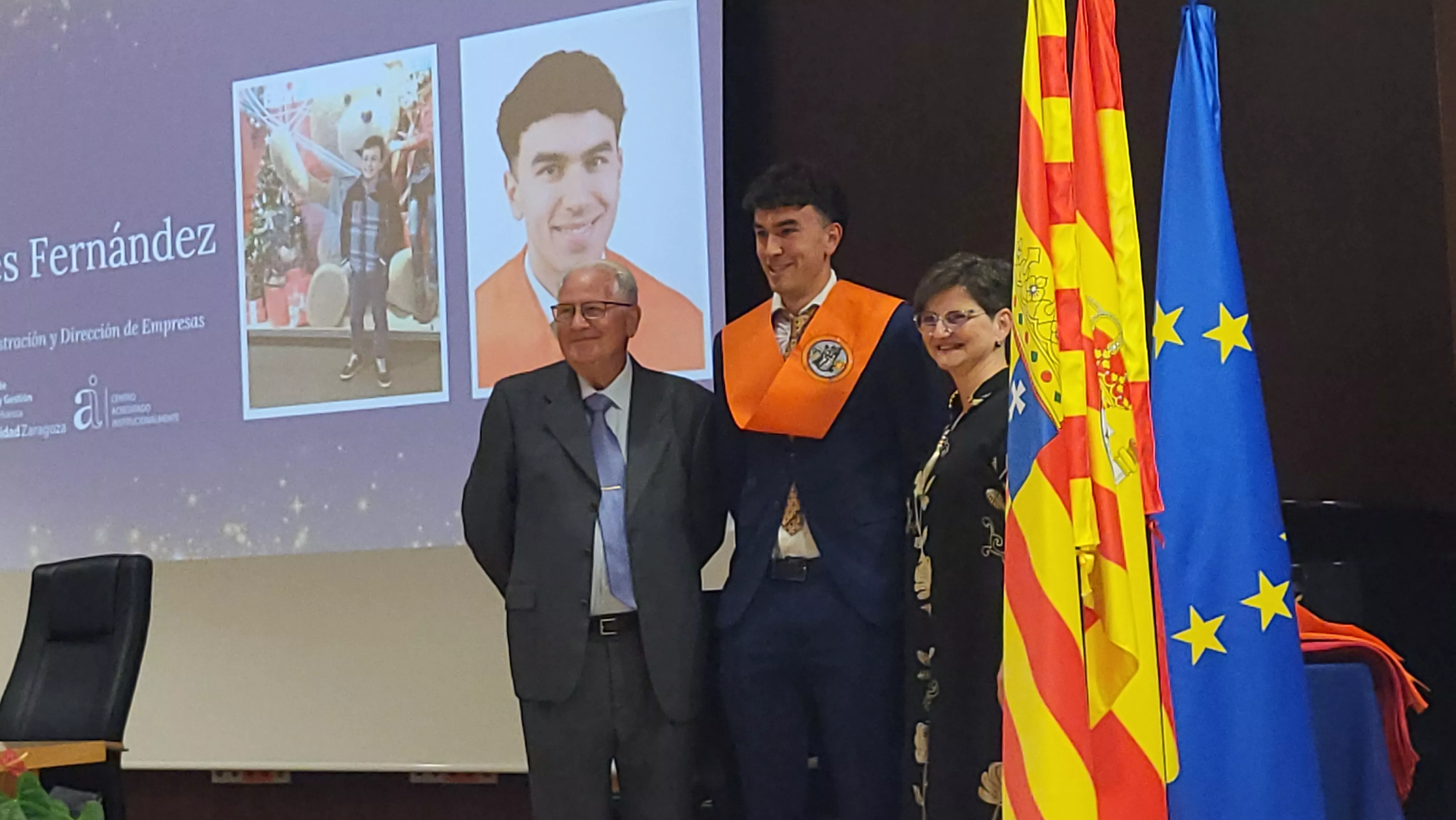 Entrega de bandas de graduación de la Facultad de Empresa y Gestión Pública. Foto Mercedes Manterola