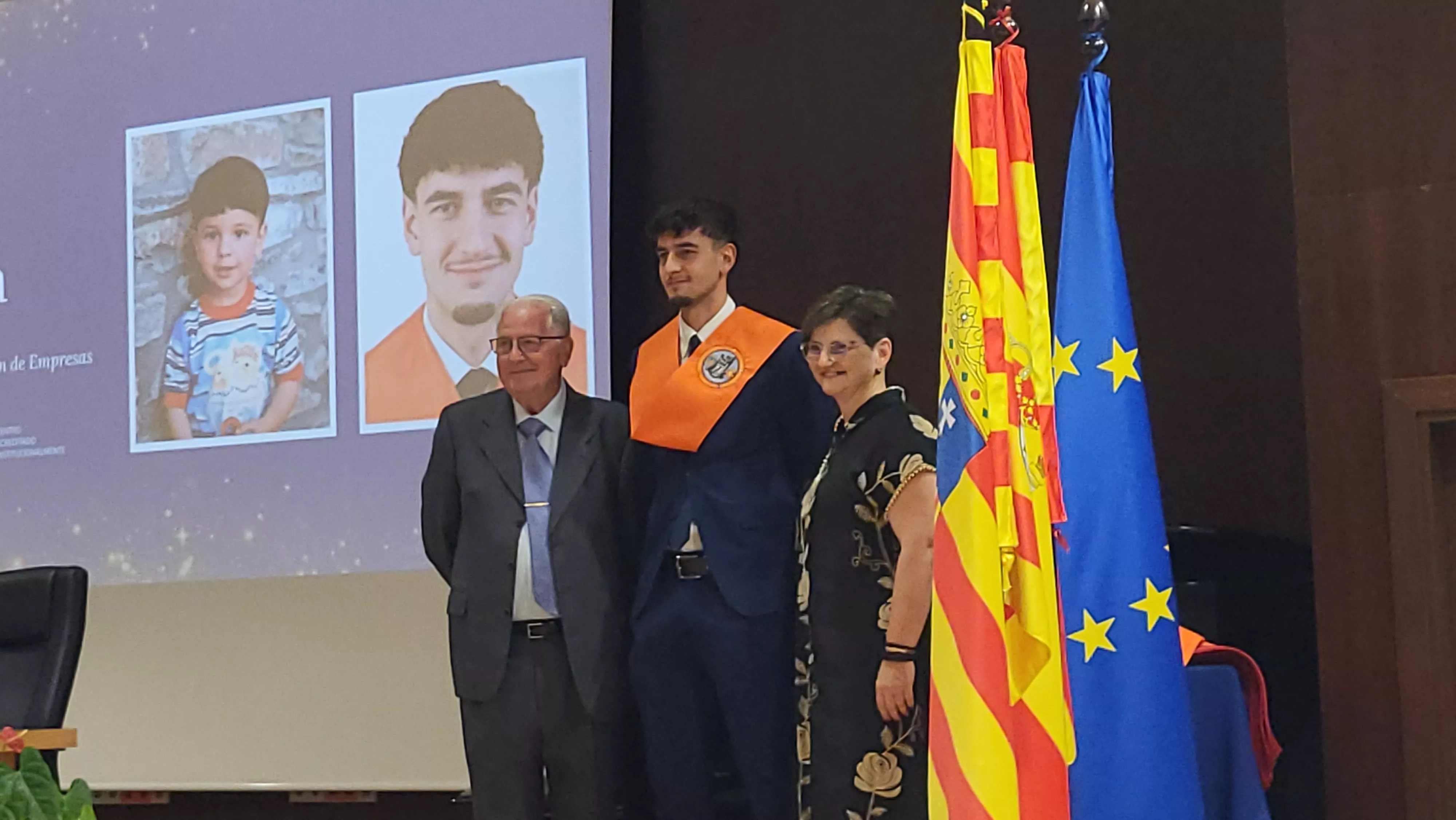 Entrega de bandas de graduación de la Facultad de Empresa y Gestión Pública. Foto Mercedes Manterola