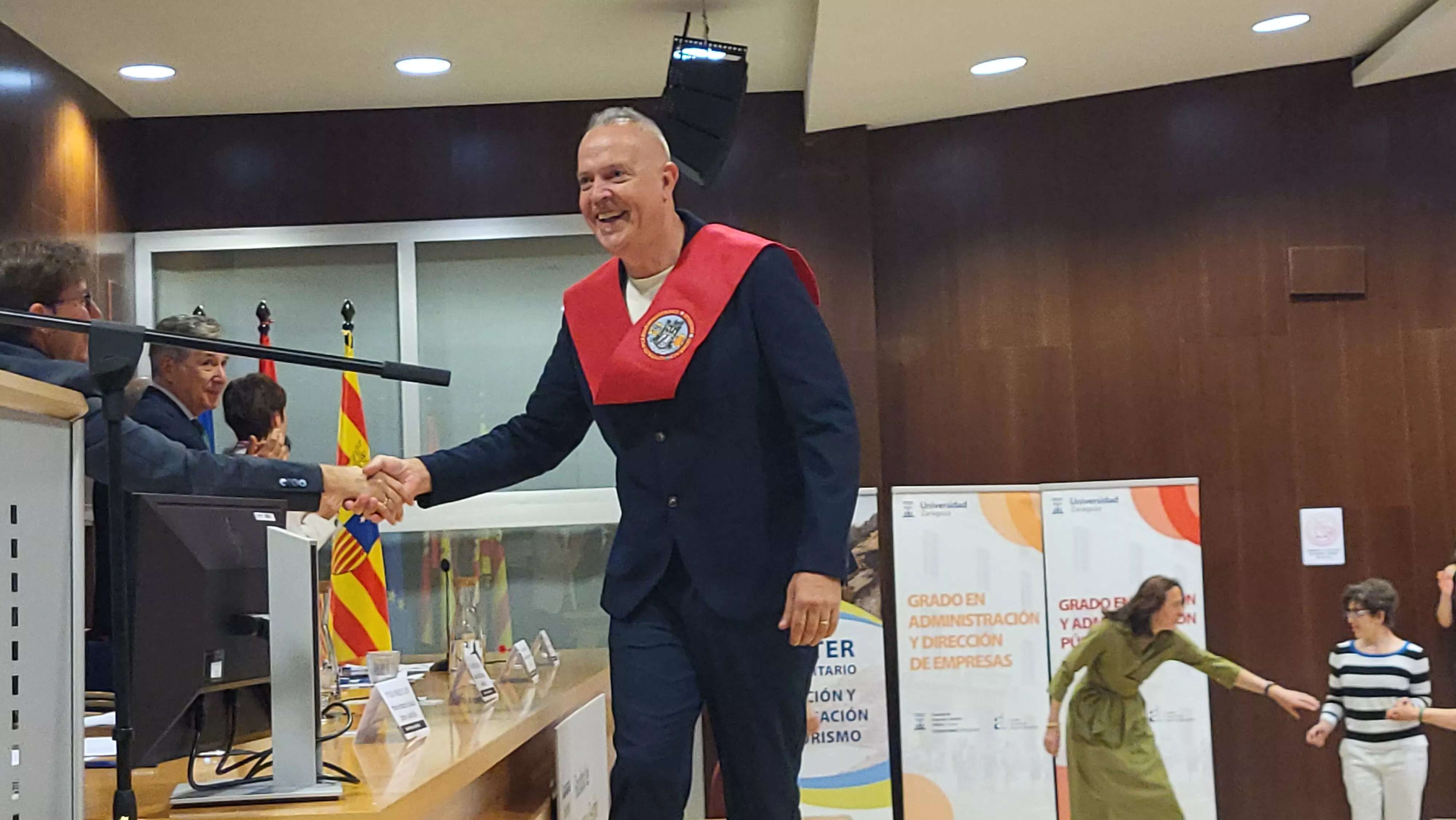 Entrega de bandas de graduación de la Facultad de Empresa y Gestión Pública. Foto Mercedes Manterola