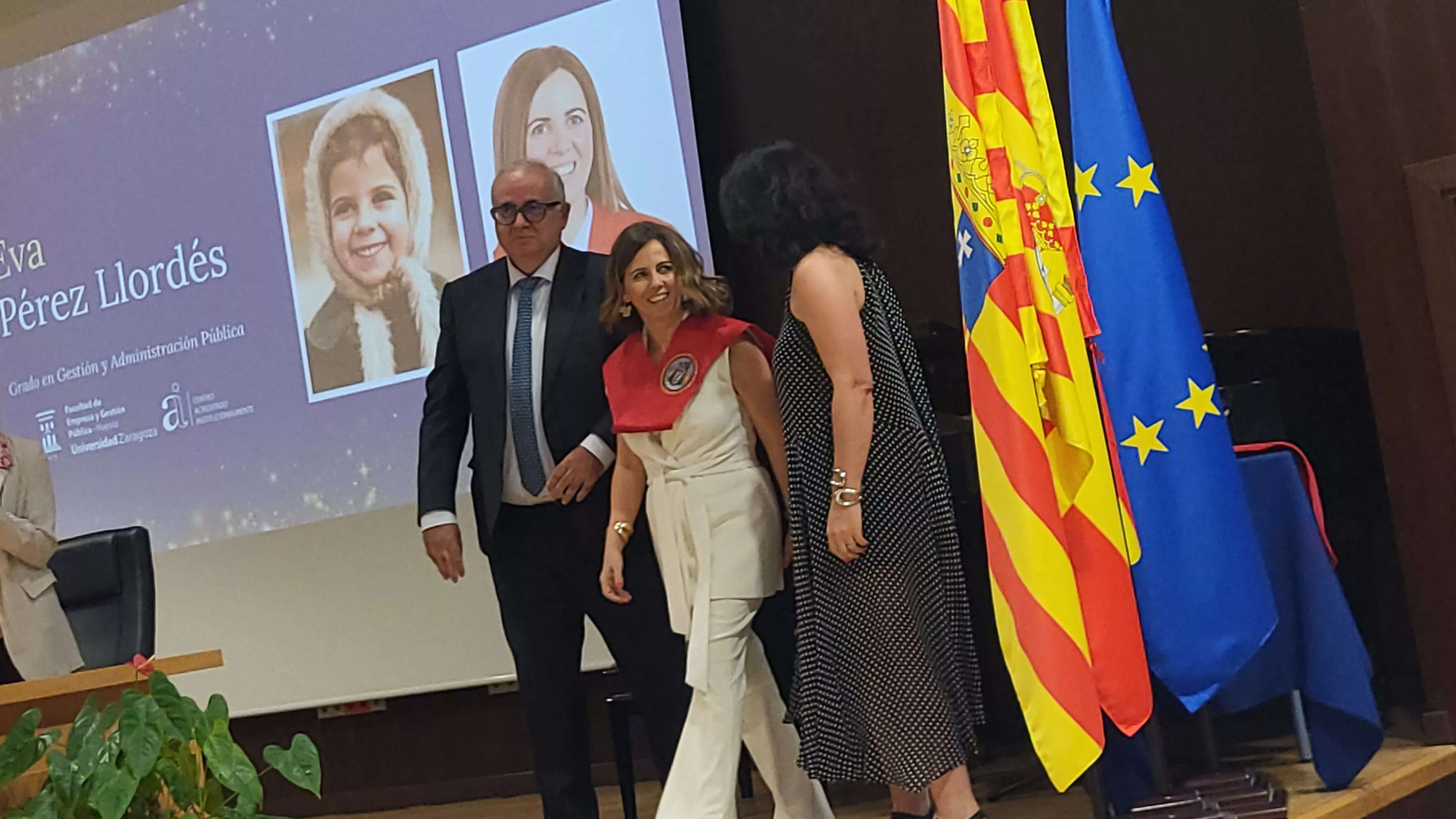 Entrega de bandas de graduación de la Facultad de Empresa y Gestión Pública. Foto Mercedes Manterola