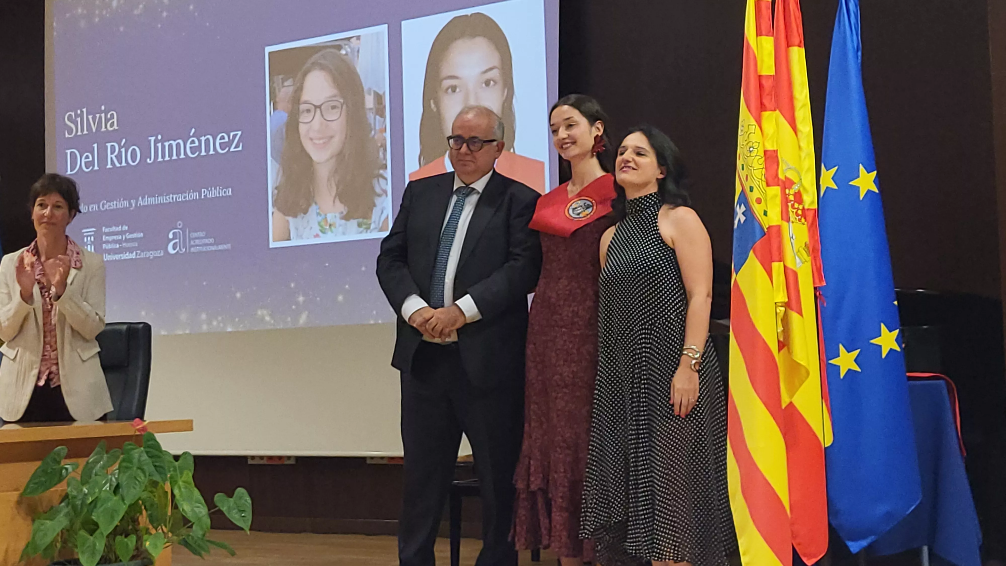 Entrega de bandas de graduación de la Facultad de Empresa y Gestión Pública. Foto Mercedes Manterola