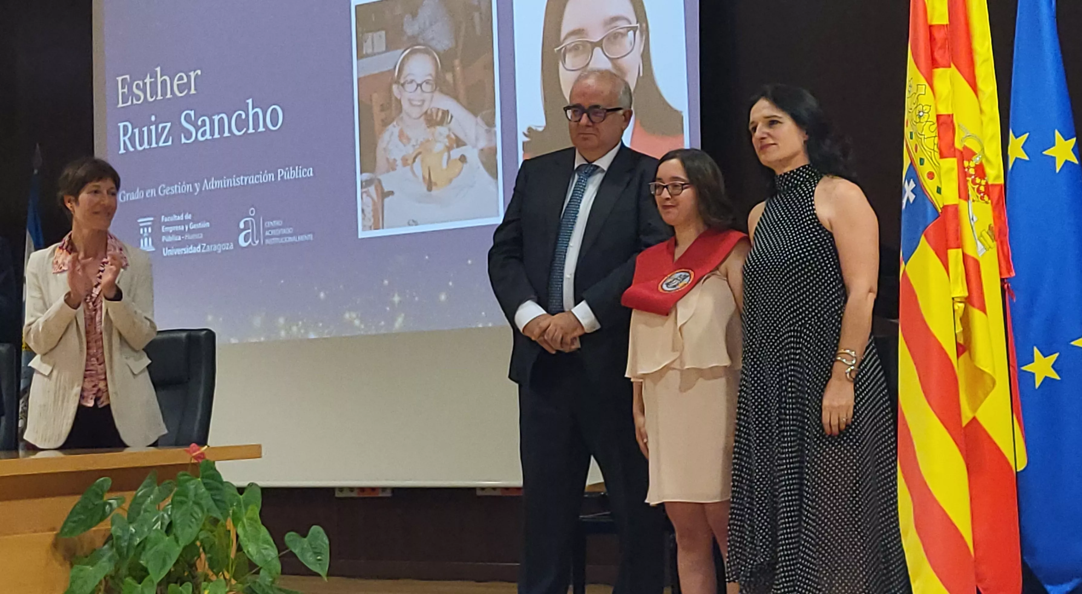 Entrega de bandas de graduación de la Facultad de Empresa y Gestión Pública. Foto Mercedes Manterola