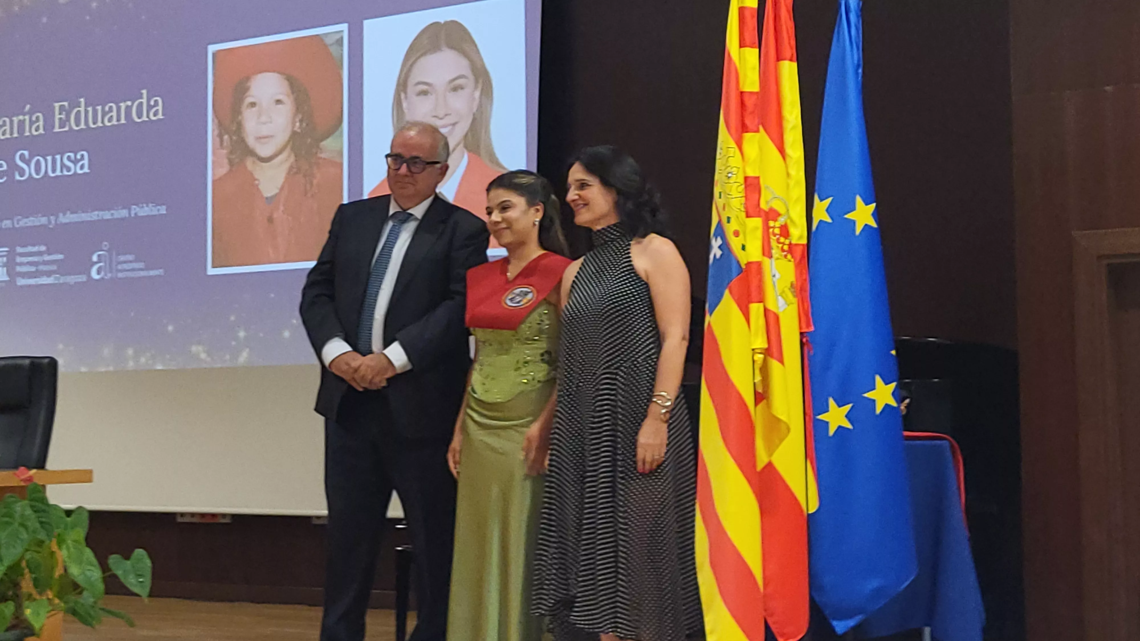 Entrega de bandas de graduación de la Facultad de Empresa y Gestión Pública. Foto Mercedes Manterola