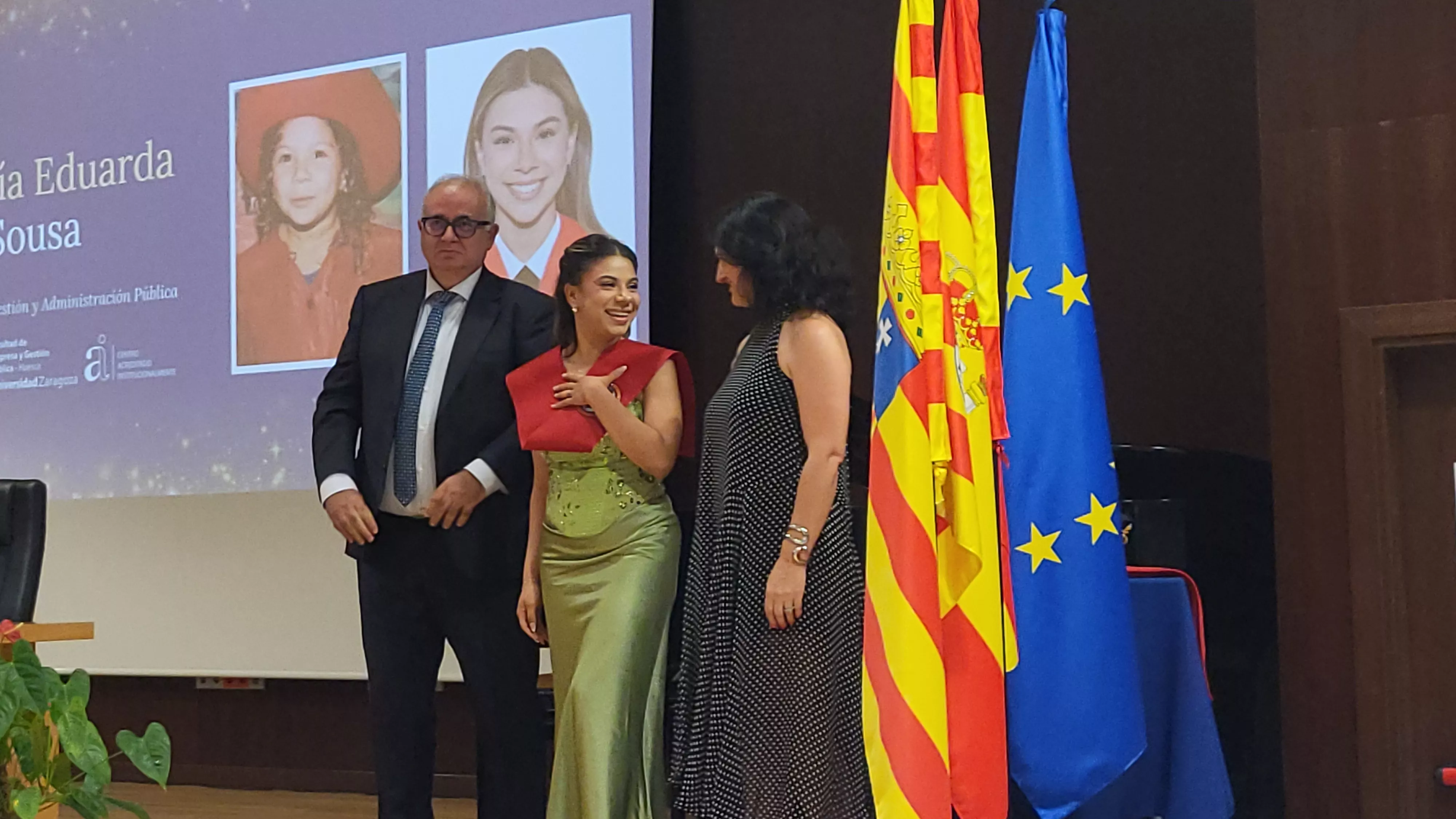 Entrega de bandas de graduación de la Facultad de Empresa y Gestión Pública. Foto Mercedes Manterola
