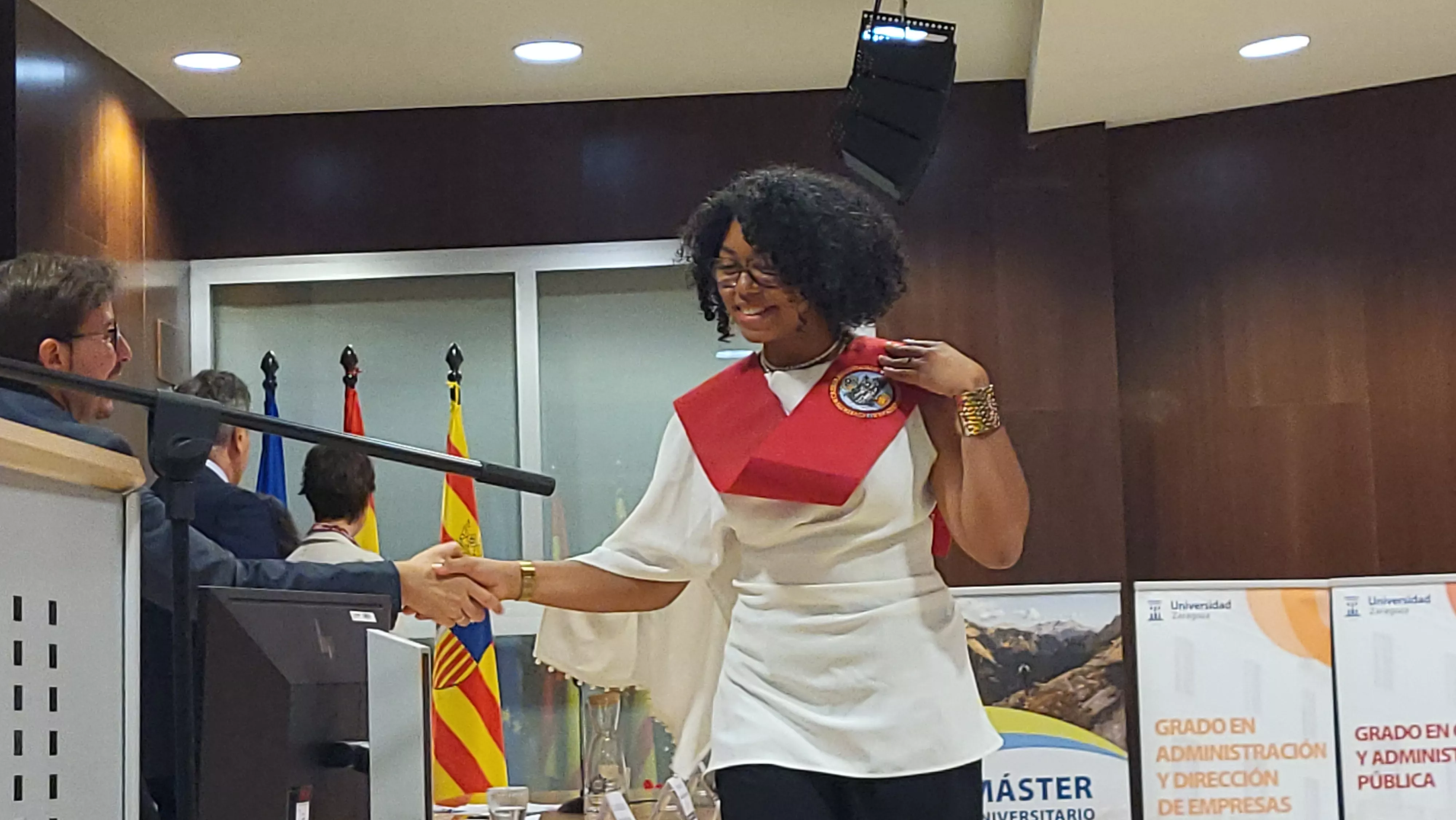 Entrega de bandas de graduación de la Facultad de Empresa y Gestión Pública. Foto Mercedes Manterola