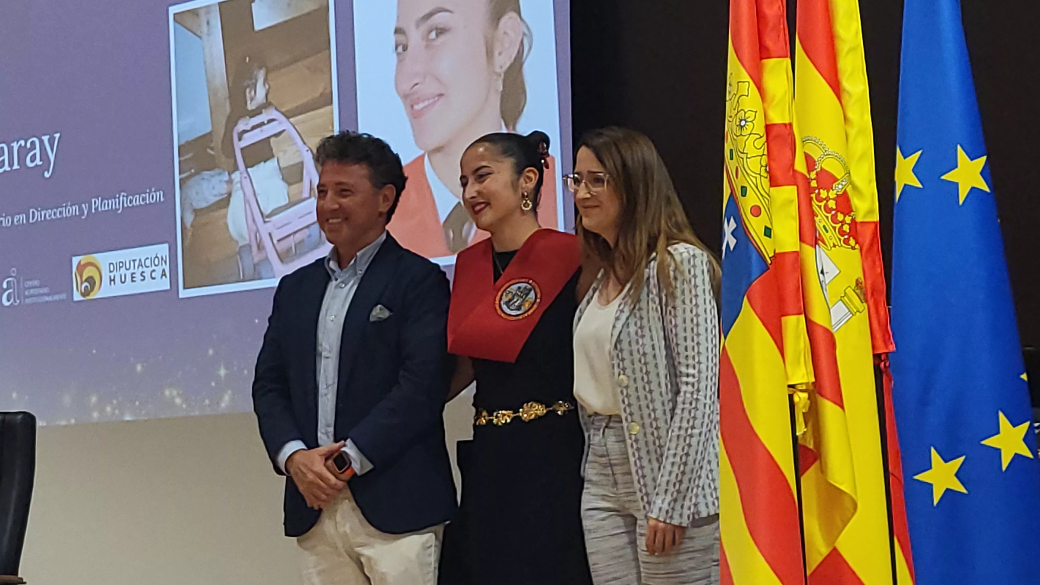 Entrega de bandas de graduación de la Facultad de Empresa y Gestión Pública. Foto Mercedes Manterola
