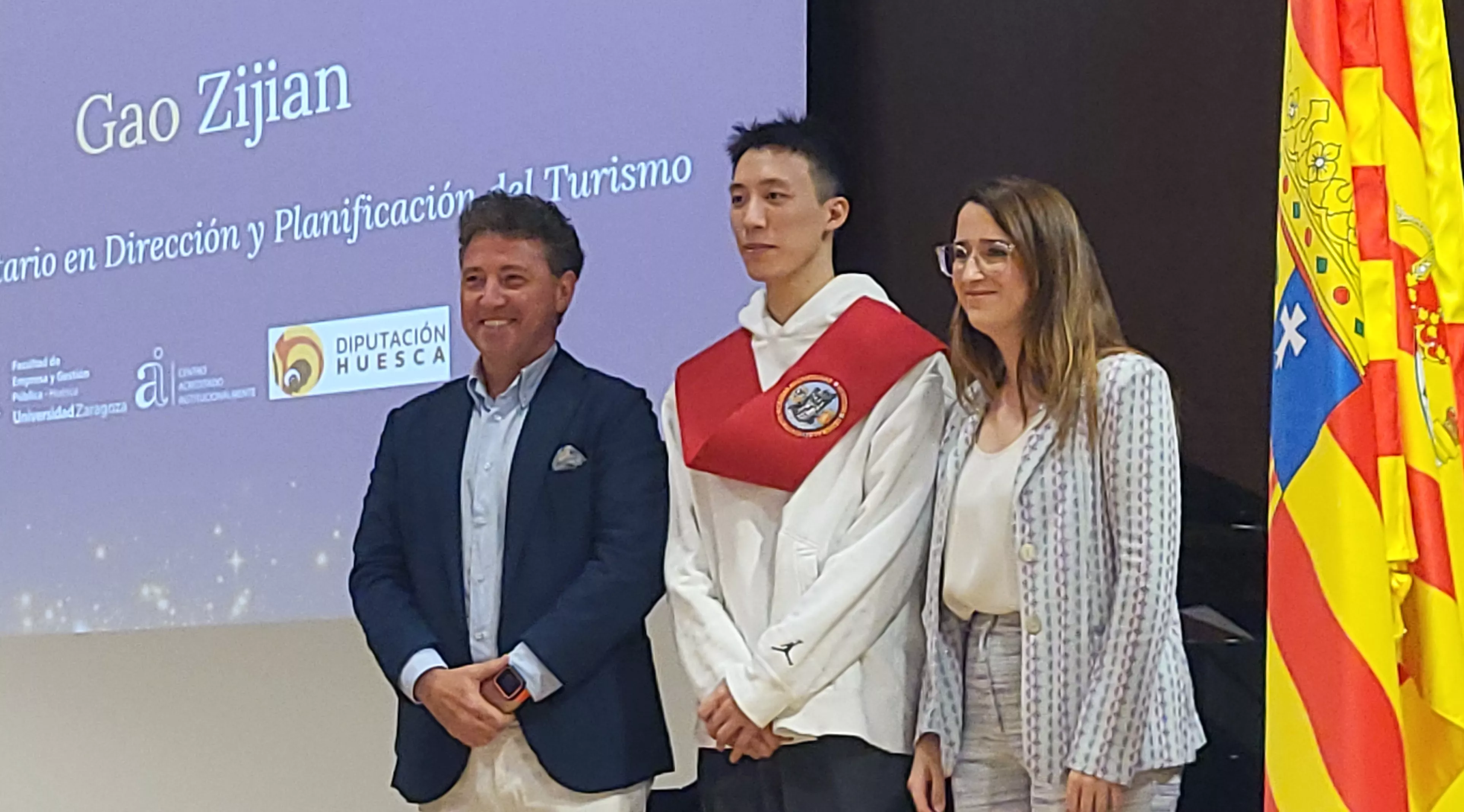 Entrega de bandas de graduación de la Facultad de Empresa y Gestión Pública. Foto Mercedes Manterola
