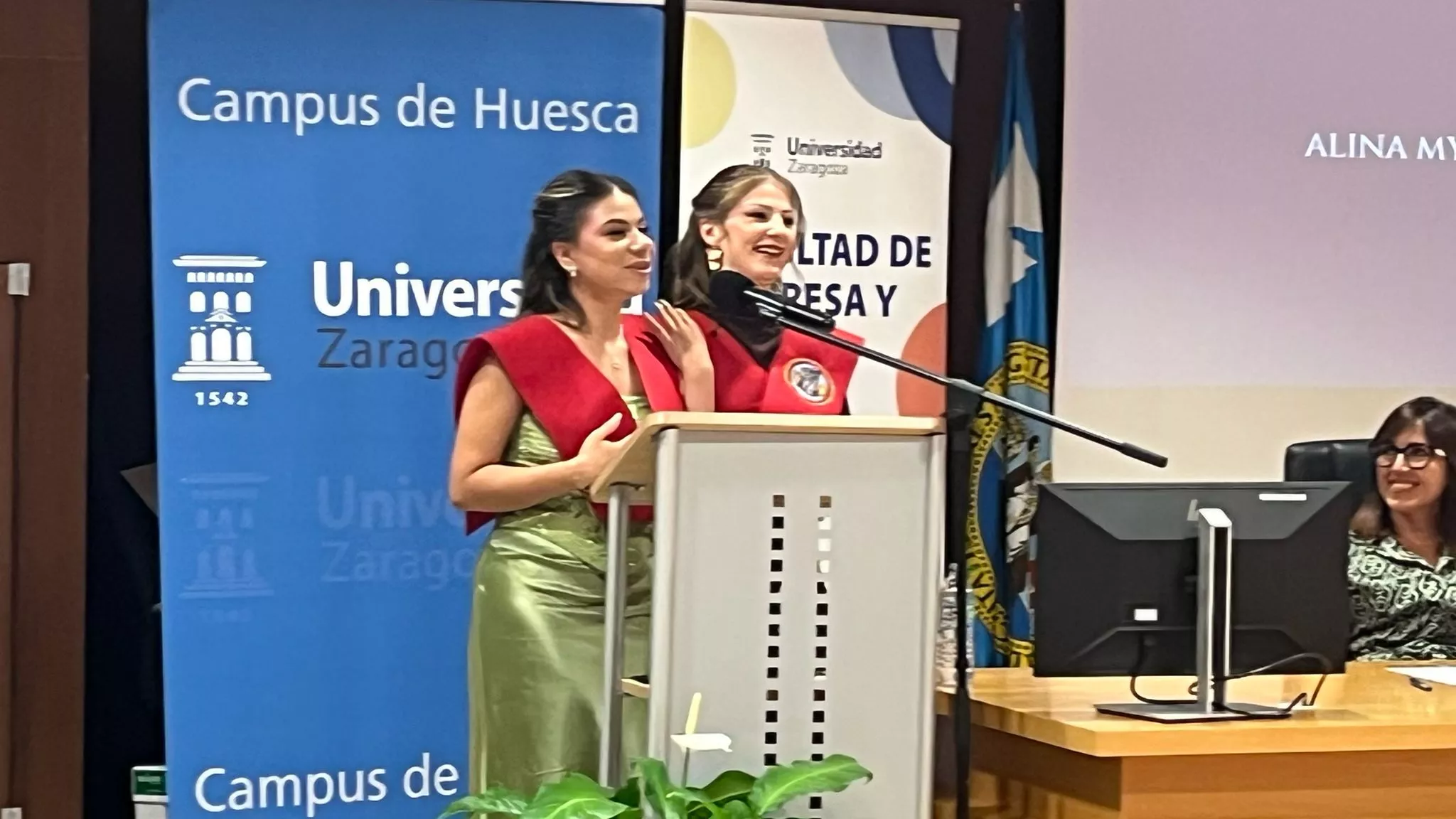 Entrega de bandas de graduación de la Facultad de Empresa y Gestión Pública. Foto Mercedes Manterola