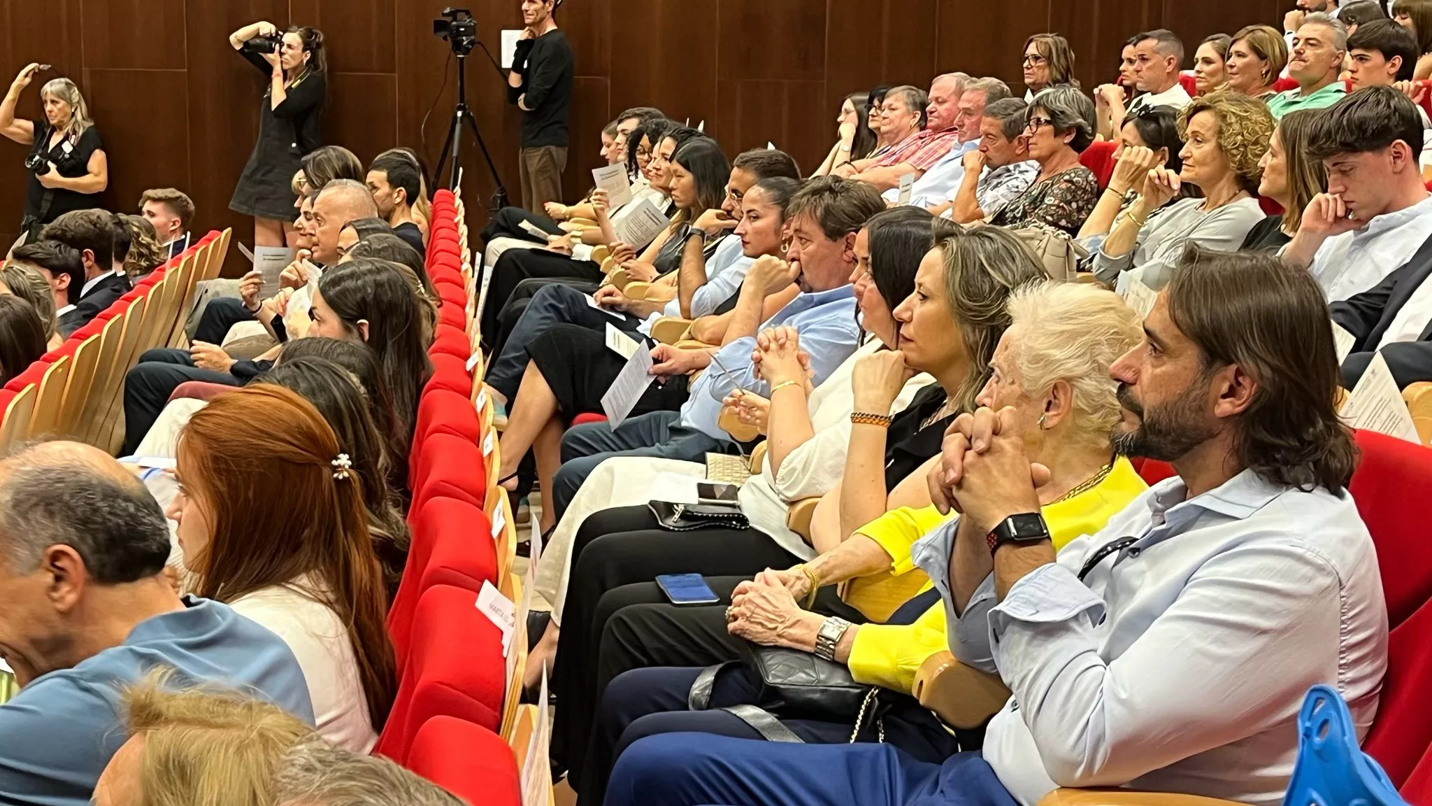 Entrega de bandas de graduación de la Facultad de Empresa y Gestión Pública. Foto Mercedes Manterola