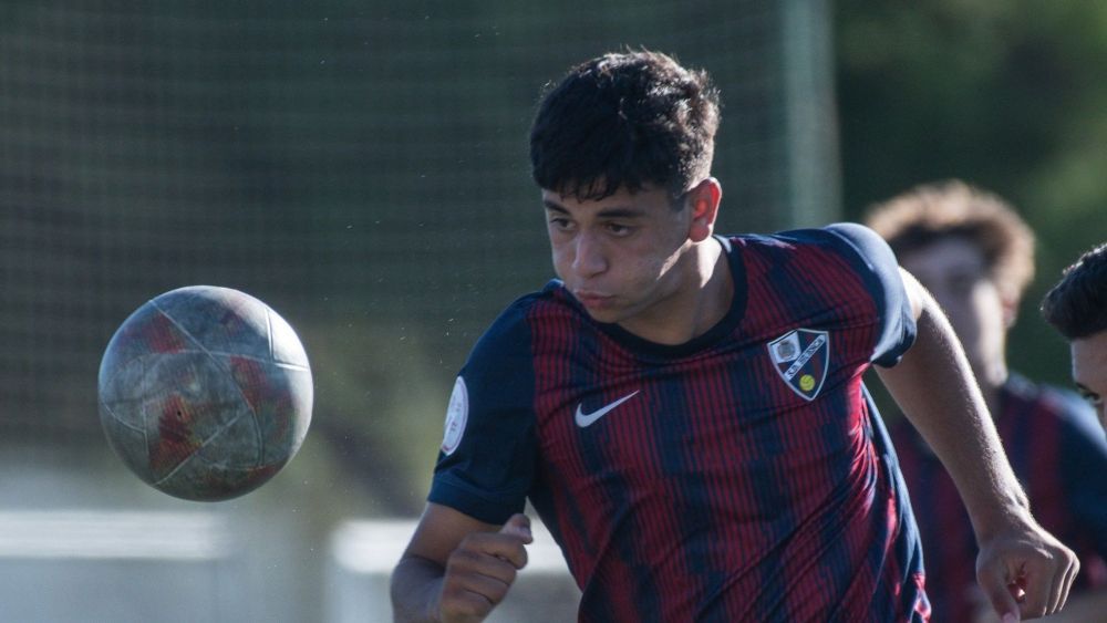 Ayman, jugador del Huesca Juvenil División de Honor.