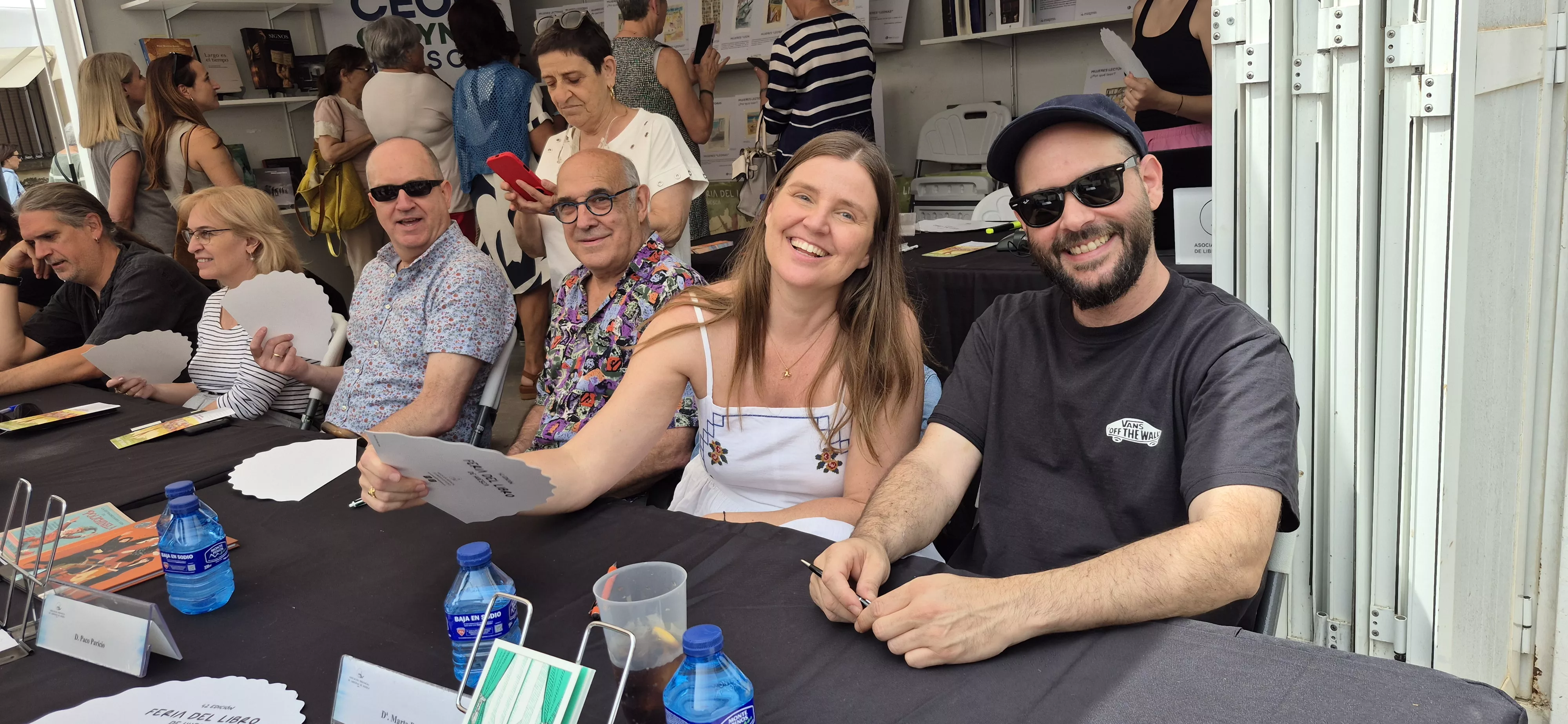 Marta Borraz y Carlos Aquilué en la Feria del Libro de Huesca. Foto Myriam Martínez