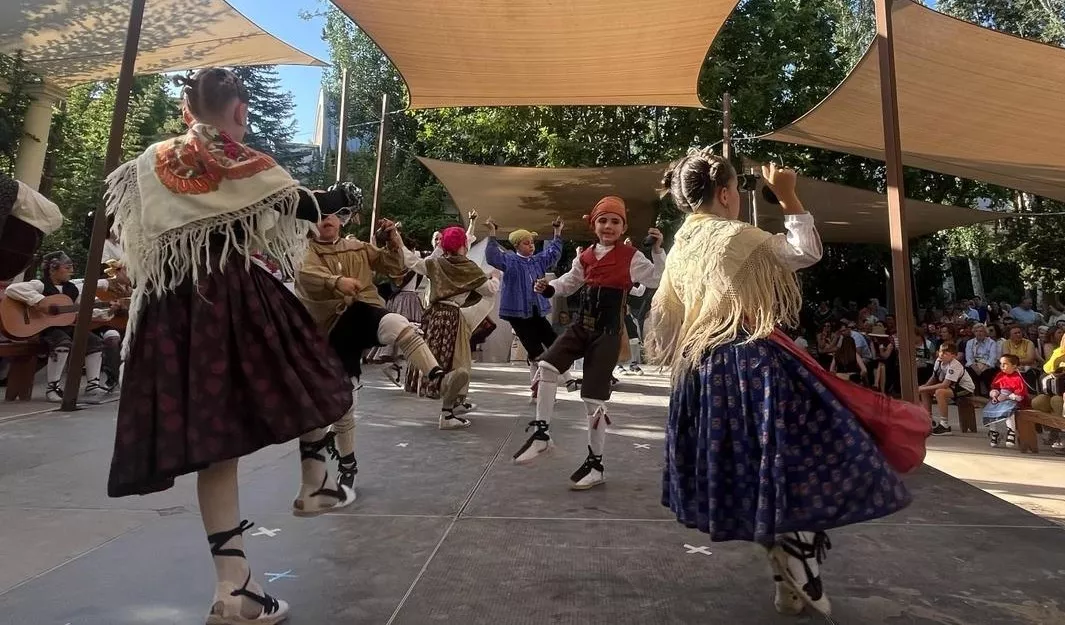 Santa Cecilia clausura el curso con una completa exhibición de canto y danza. Foto Mercedes Manterola