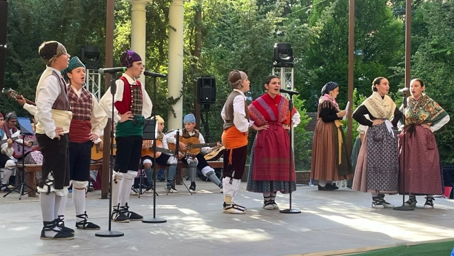 Actuación en el Teatro Griego del Parque Miguel Servet. Foto Mercedes Manterola Actuación en el Teatro Griego del Parque Miguel Servet. Foto Mercedes Manterola