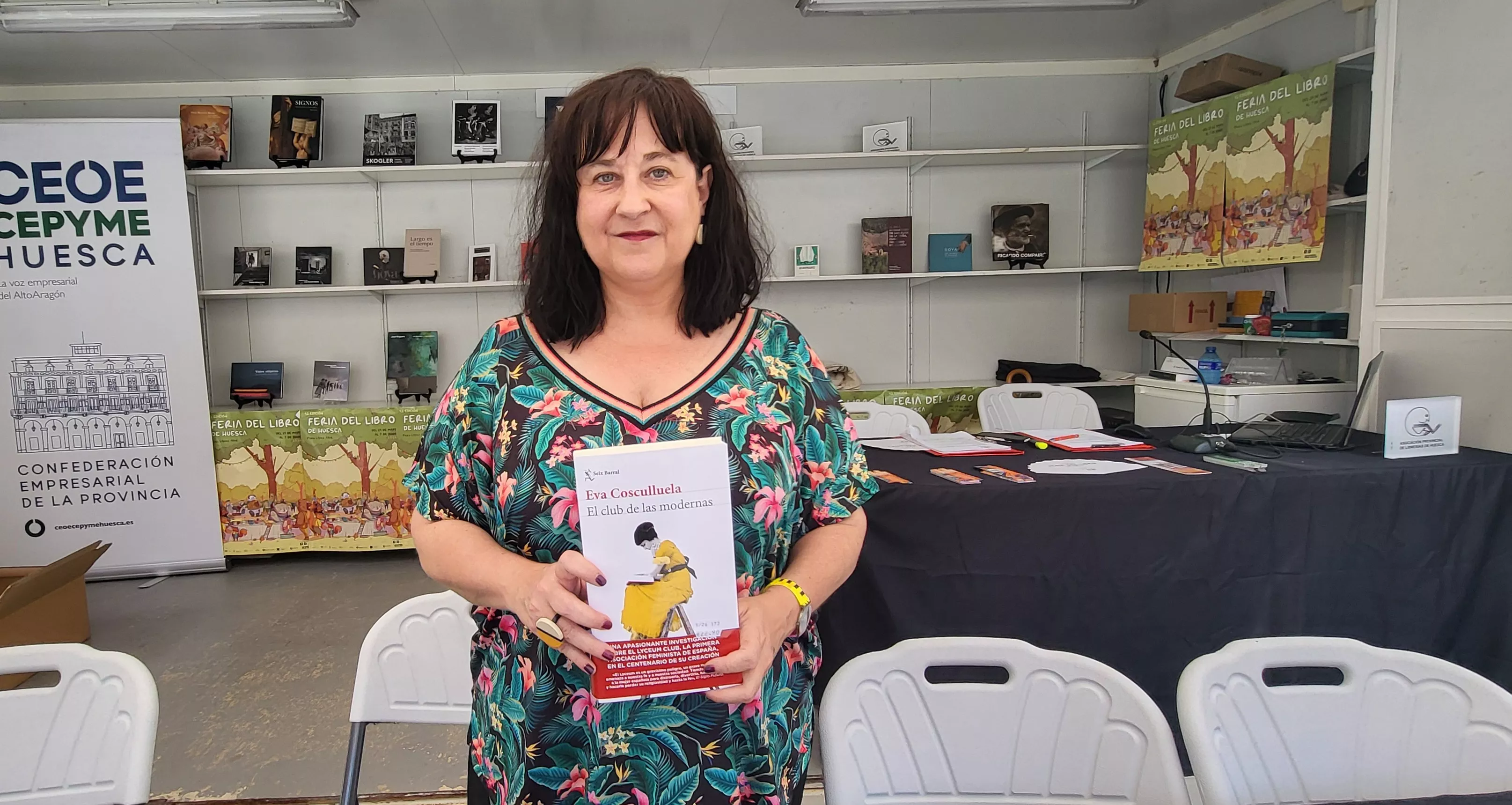 Eva Cosculluela presenta 'El club de las modernas' en la Feria del Libro de Huesca. Foto Mercedes Manterola