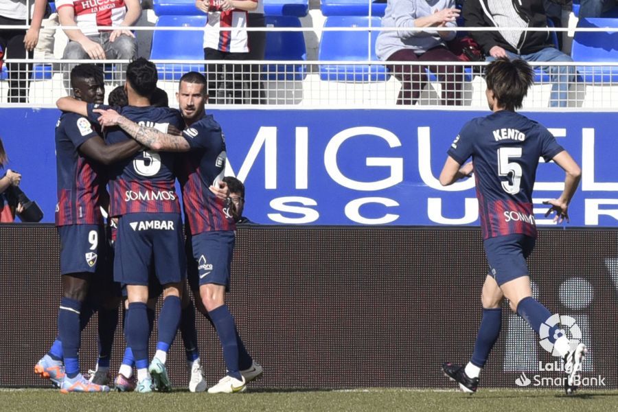 Los jugadores del Huesca celebran el gol de Joaquín ante el Granada. Foto: LaLiga