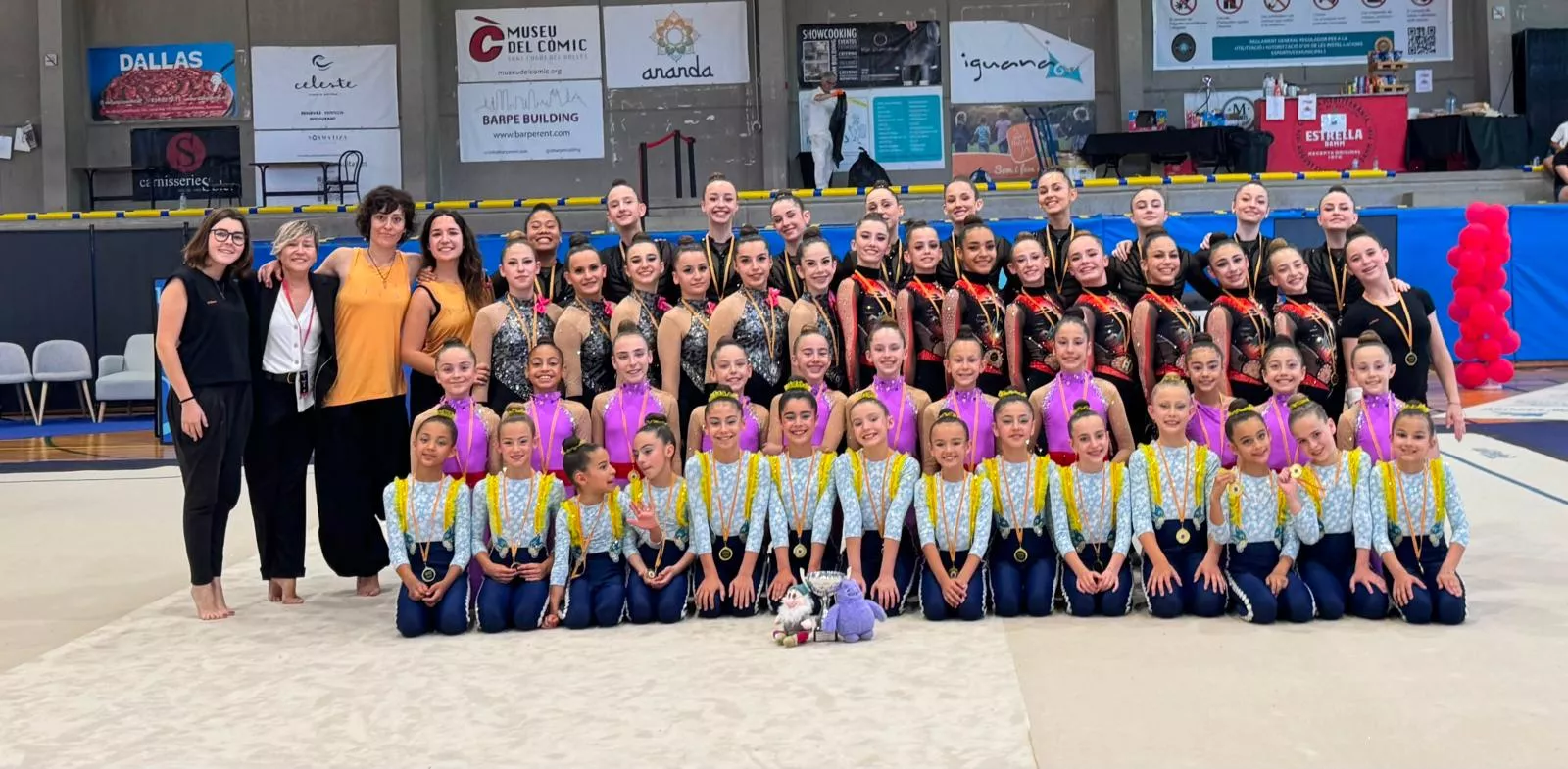 Los cinco equipos del Club 90 en Castelldefels.