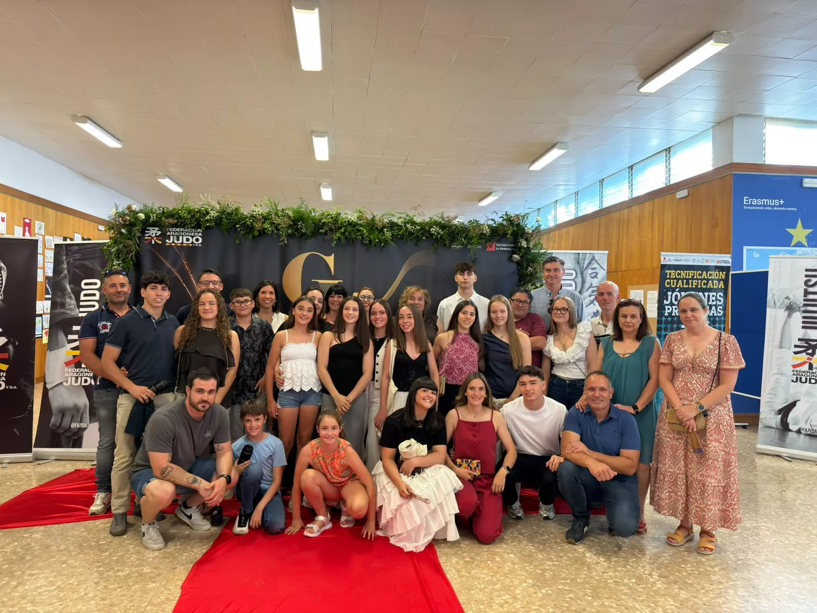 Foto de familia del Club Judo Huesca en la Gala.