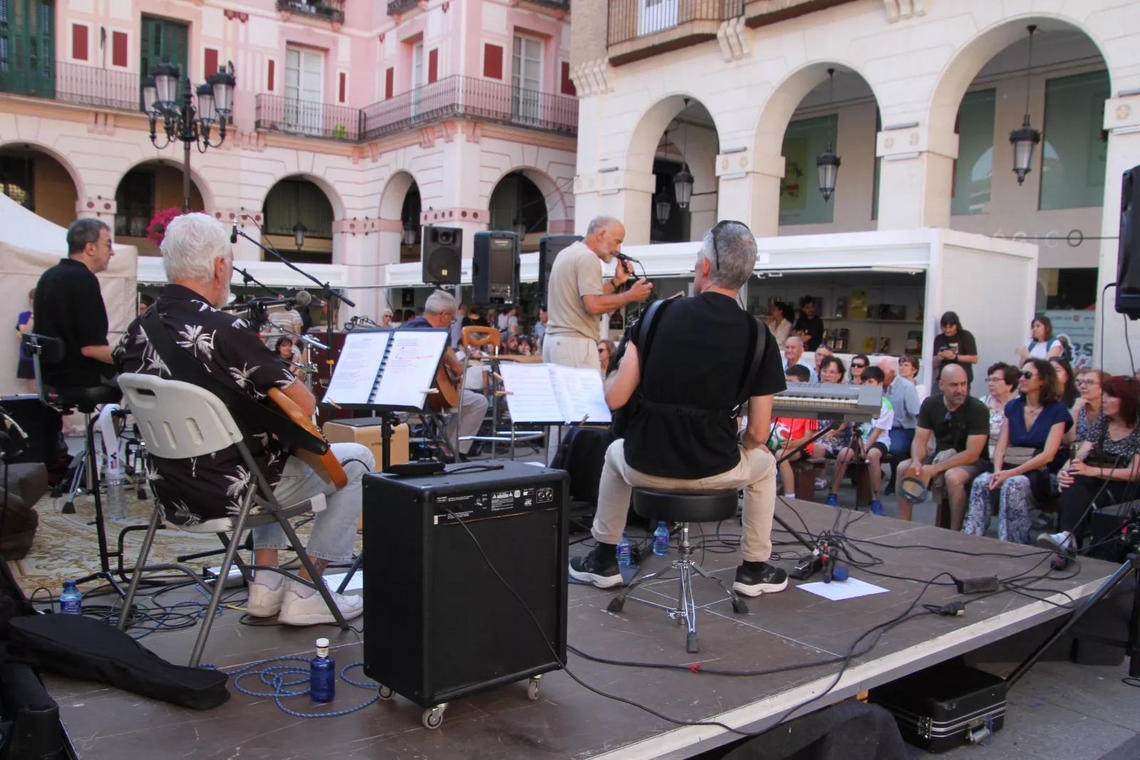 Actuación de Cascoviejo en la Feria del Libro de Huesca. Foto Carlos Neofato