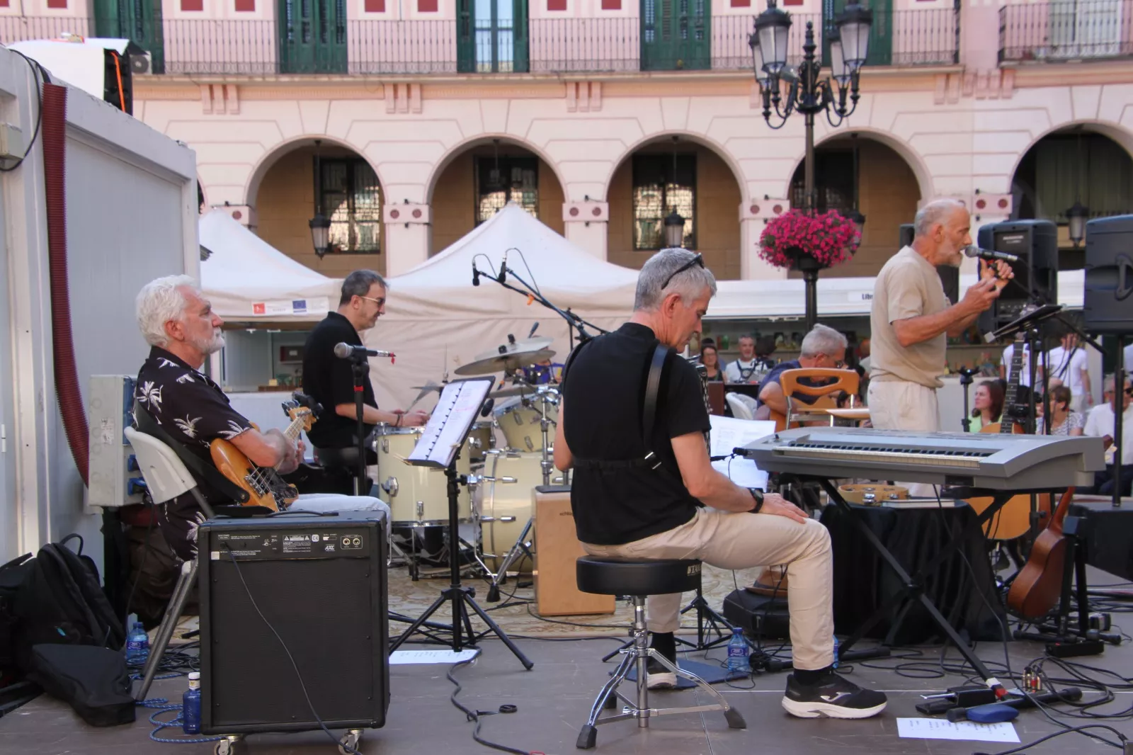 Actuación de Cascoviejo en la Feria del Libro de Huesca. Foto Carlos Neofato