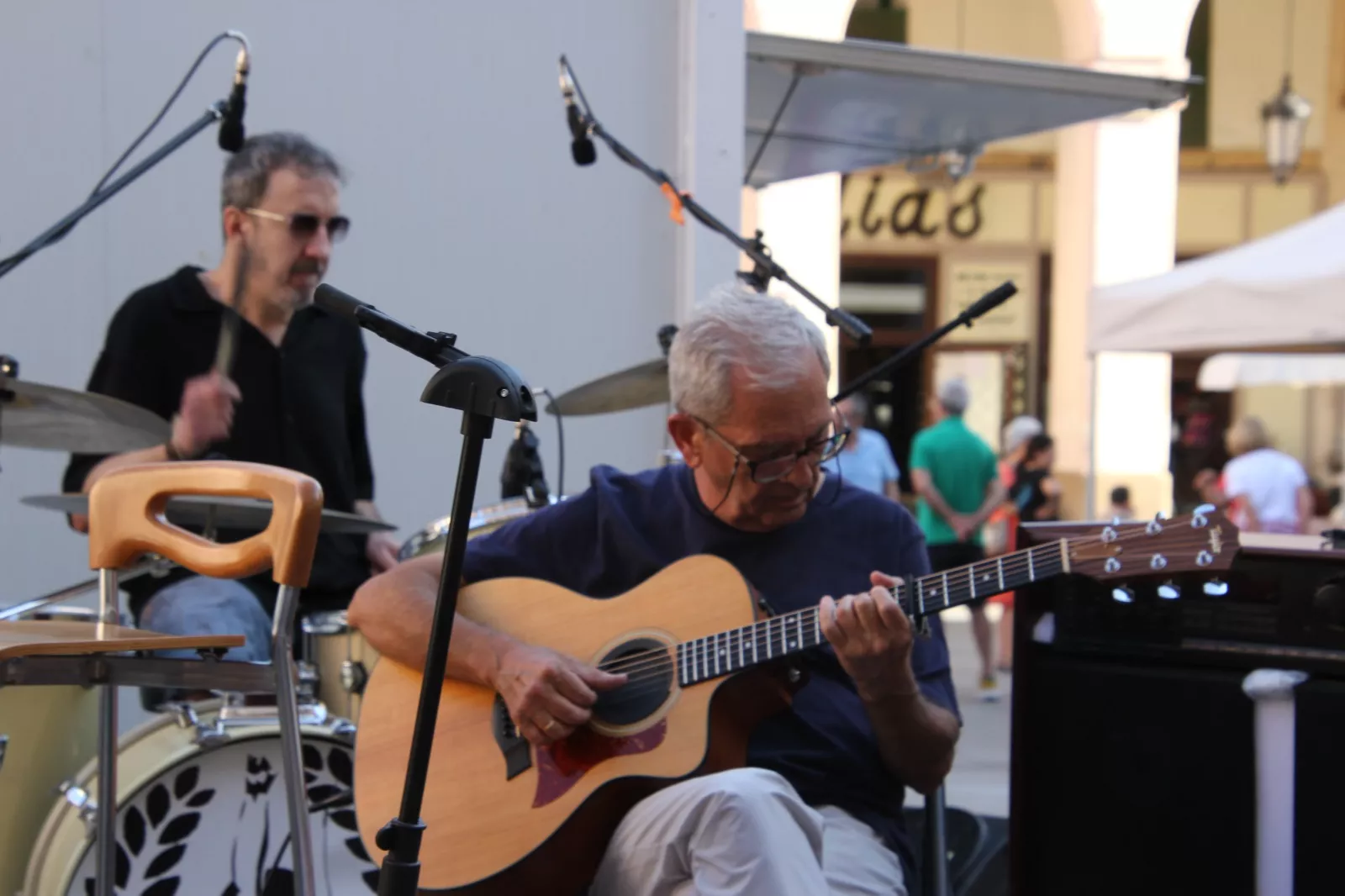 Actuación de Cascoviejo en la Feria del Libro de Huesca. Foto Carlos Neofato