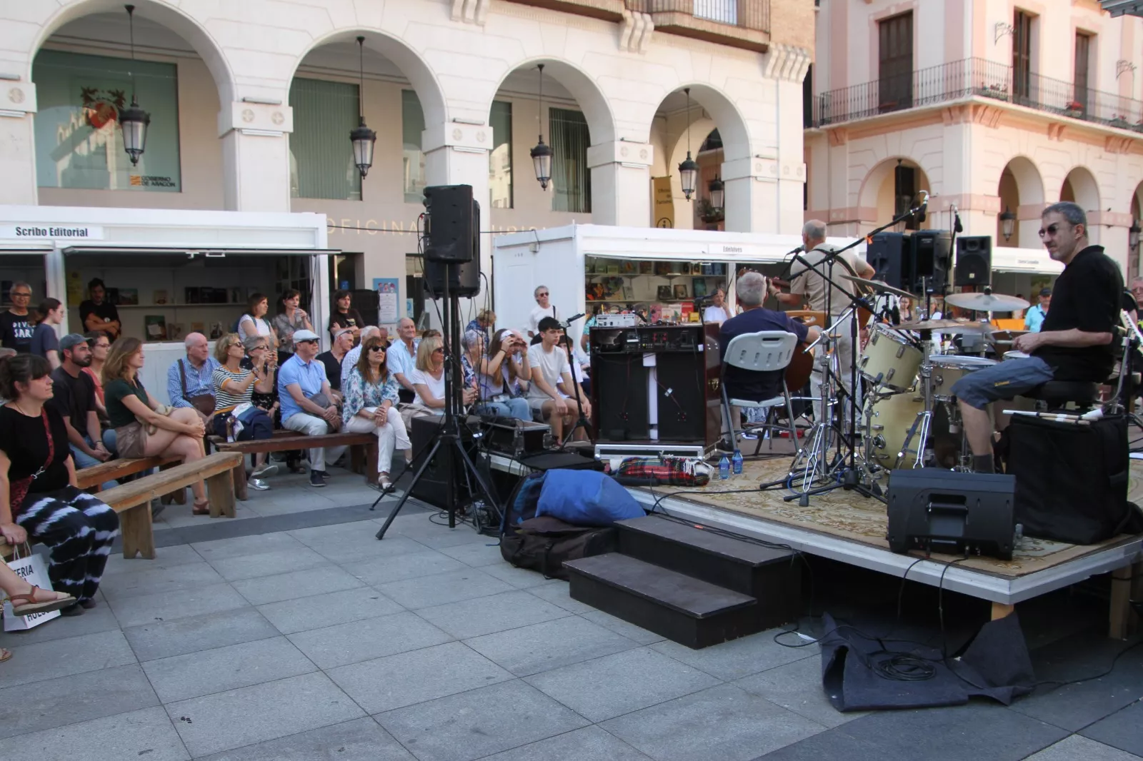 Actuación de Cascoviejo en la Feria del Libro de Huesca. Foto Carlos Neofato